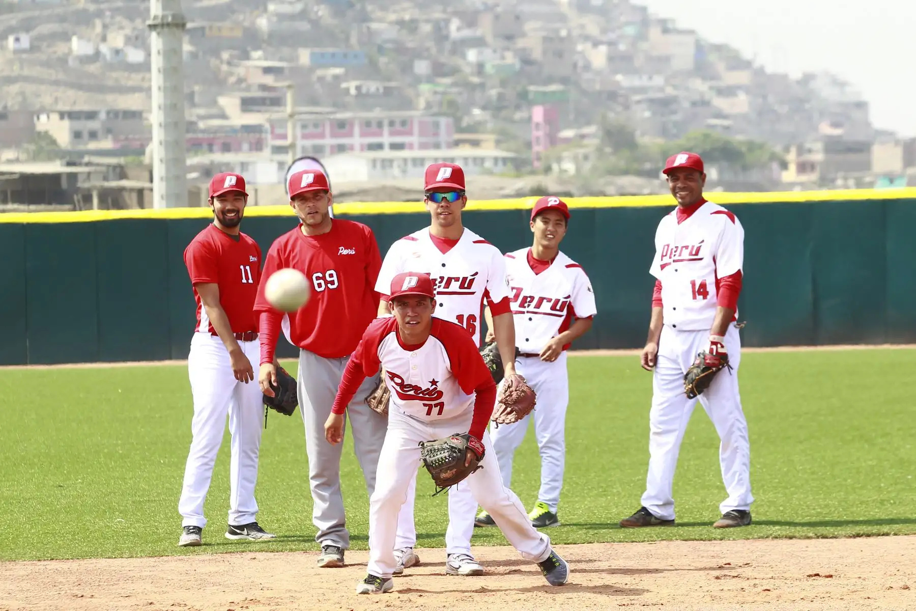 Integrantes de la selección de béisbol aprovecharon la entrega del estadio para llevar a cabo su primer entrenamiento oficial , donde se disputará los Juegos Panamericanos 2019.Foto: ANDINA/Eddy Ramos