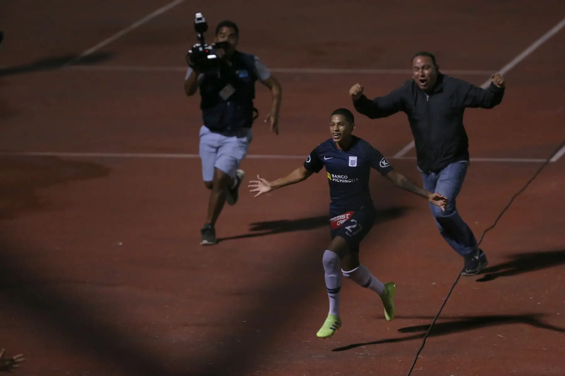 Kevin Quevedo anote un doblete, durante el partido por la liga 1 Movistar entre alianza Lima vs Cantolao, en estadio Miguel Grau del Callao. Foto: ANDINA/Jhony Laurente