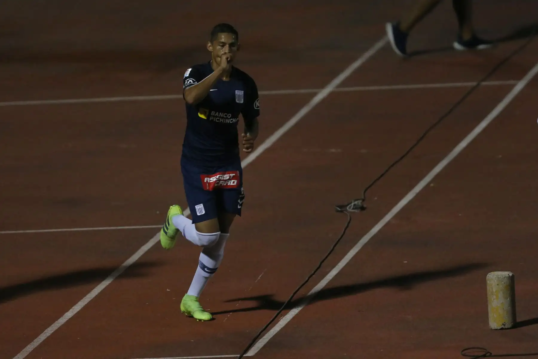 Kevin Quevedo anote un doblete, durante el partido por la liga 1 Movistar entre alianza Lima vs Cantolao, en estadio Miguel Grau del Callao. Foto: ANDINA/Jhony Laurente