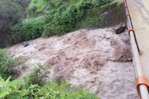 Dos puentes artesanales del distrito de La Libertad, en la provincia de Áncash, fueron arrasados por las crecidas aguas de los ríos Jonco y Puru. Foto: ANDINA/COER de Áncash