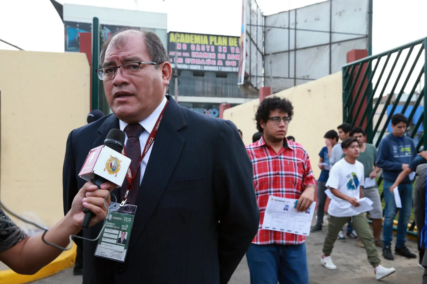 Ezzard Omar Alvarez  director general OCA  Supervisa el ingreso a la ciudad universitaria de los postulantes que rendirán el examen de admisión a la Universidad Nacional Mayor de San Marcos.Foto: ANDINA/Norman Córdova