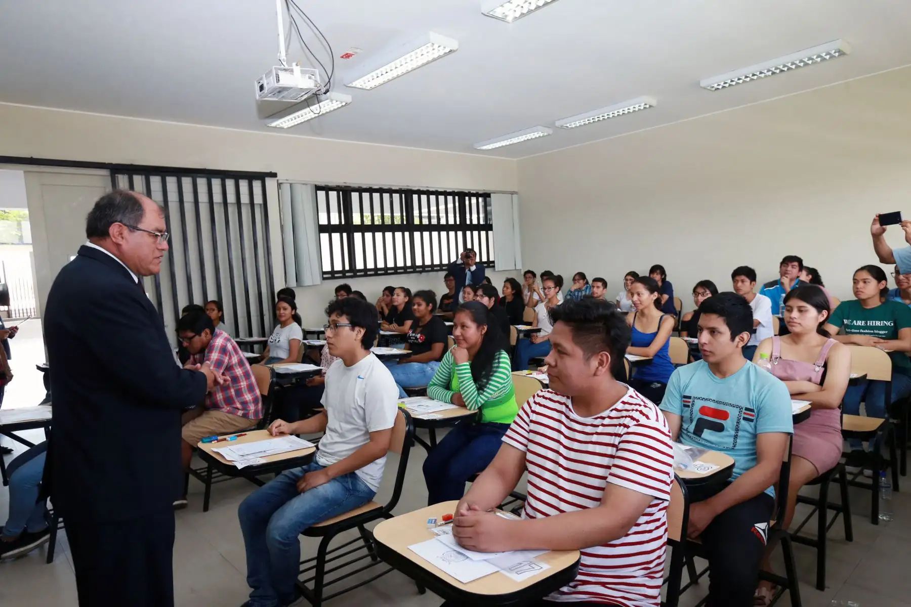 Ezzard Omar Alvarez  director general OCA  Supervisa el ingreso a la ciudad universitaria de los postulantes que rendirán el examen de admisión a la Universidad Nacional Mayor de San Marcos.Foto: ANDINA/Norman Córdova
