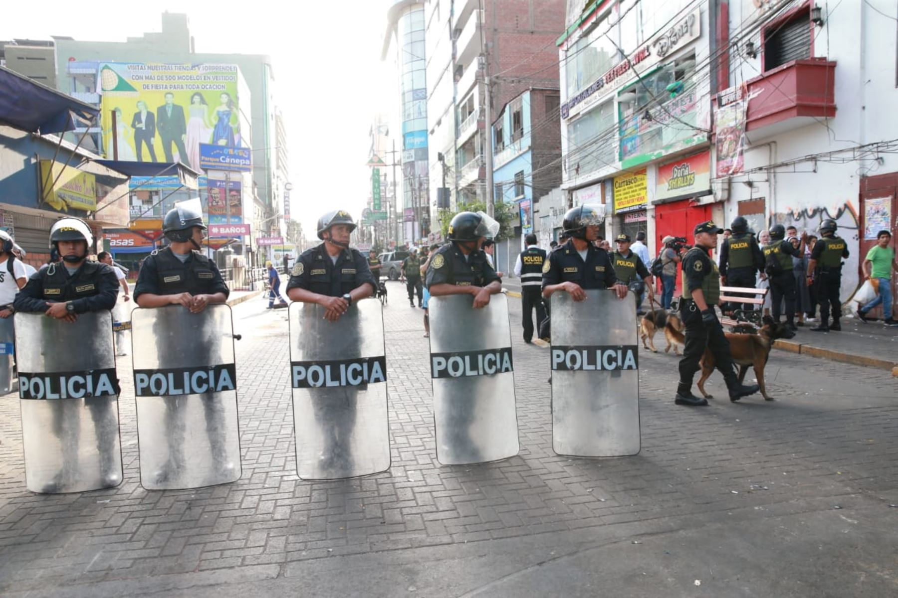 Calles de Gamarra lucen libres tras la presencia policial. ANDINA/Norman Córdova
