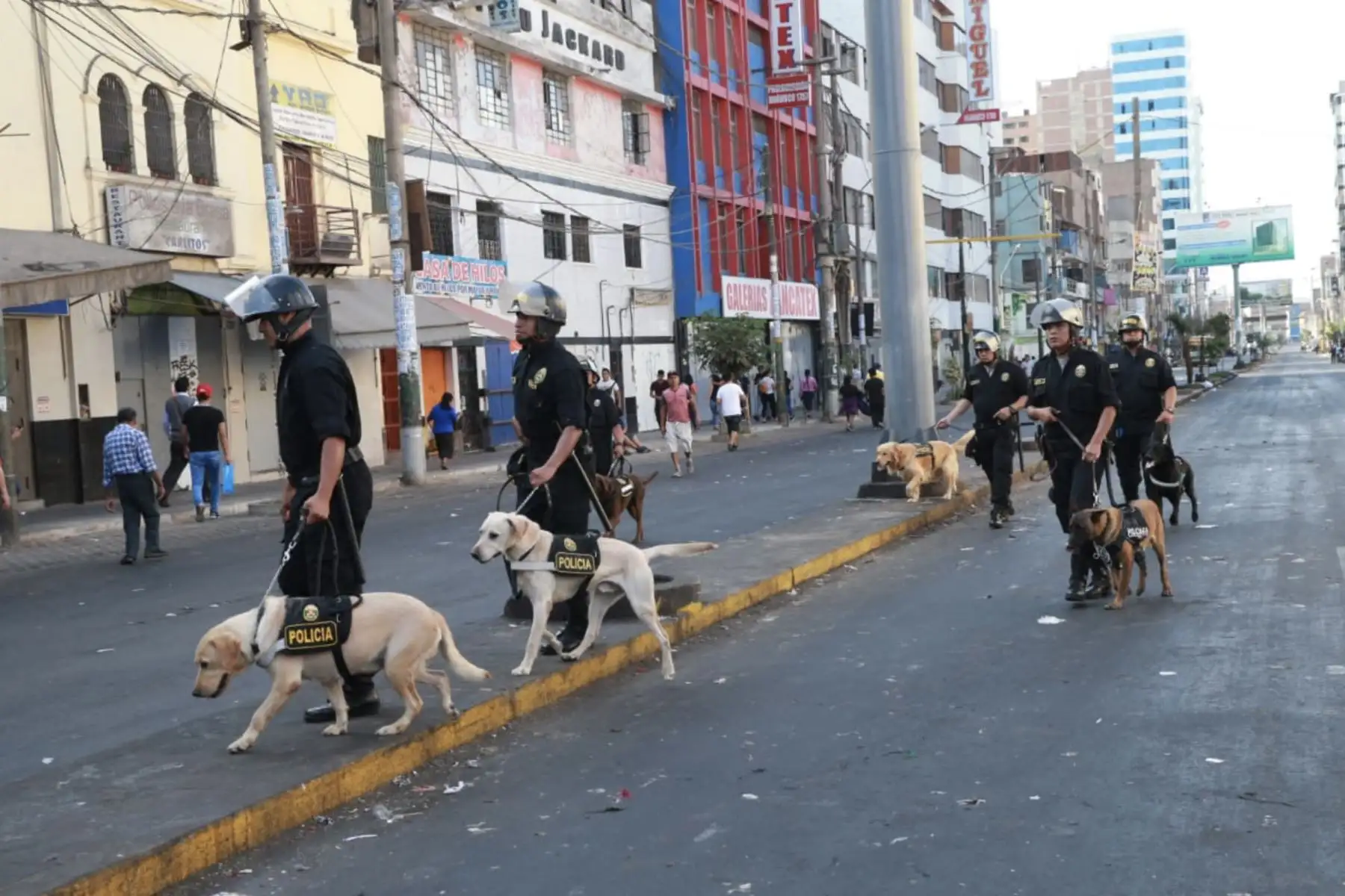 Ejecutan megaoperativo en Gamarra y disponen su cierre por 72 horas. Foto: ANDINA/ Norman Córdova