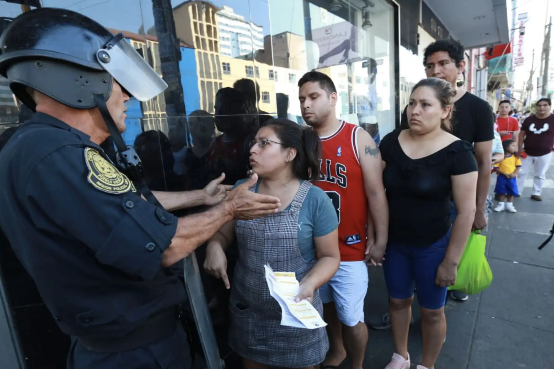 Ejecutan megaoperativo en Gamarra y disponen su cierre por 72 horas. Foto: ANDINA/ Norman Córdova