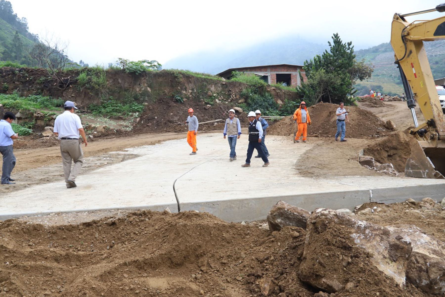 El mejoramiento y rehabilitación de 111 kilómetros de caminos vecinales beneficiará a 15,000 familias de la región Lambayeque.