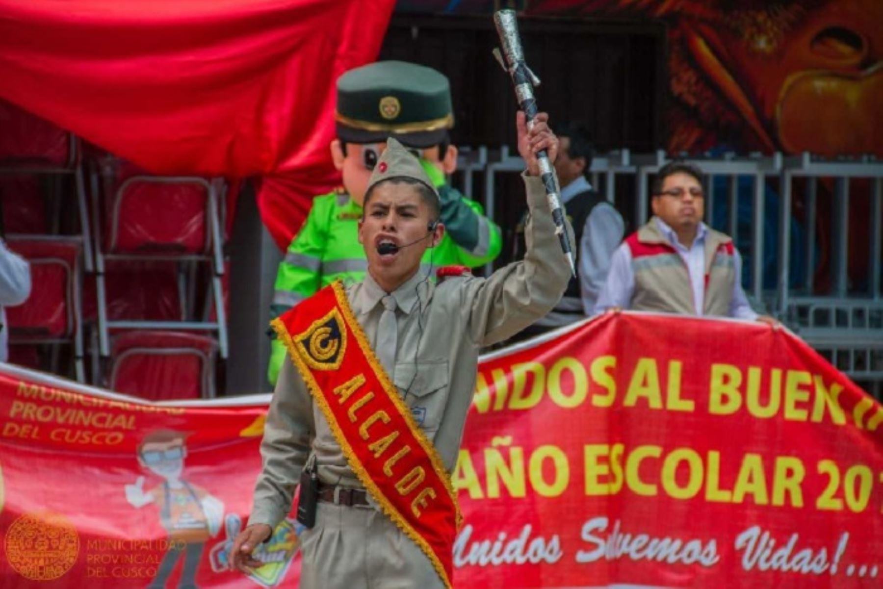 Desde hoy escolares, docentes y administrativos de la ciudad y la provincia de Cusco entonan el Himno al Cusco en el idioma quechua, en cumplimiento a la ordenanza municipal N°007-MPC-2019 que se aprobó el fin de semana por el Concejo Municipal de Cusco.