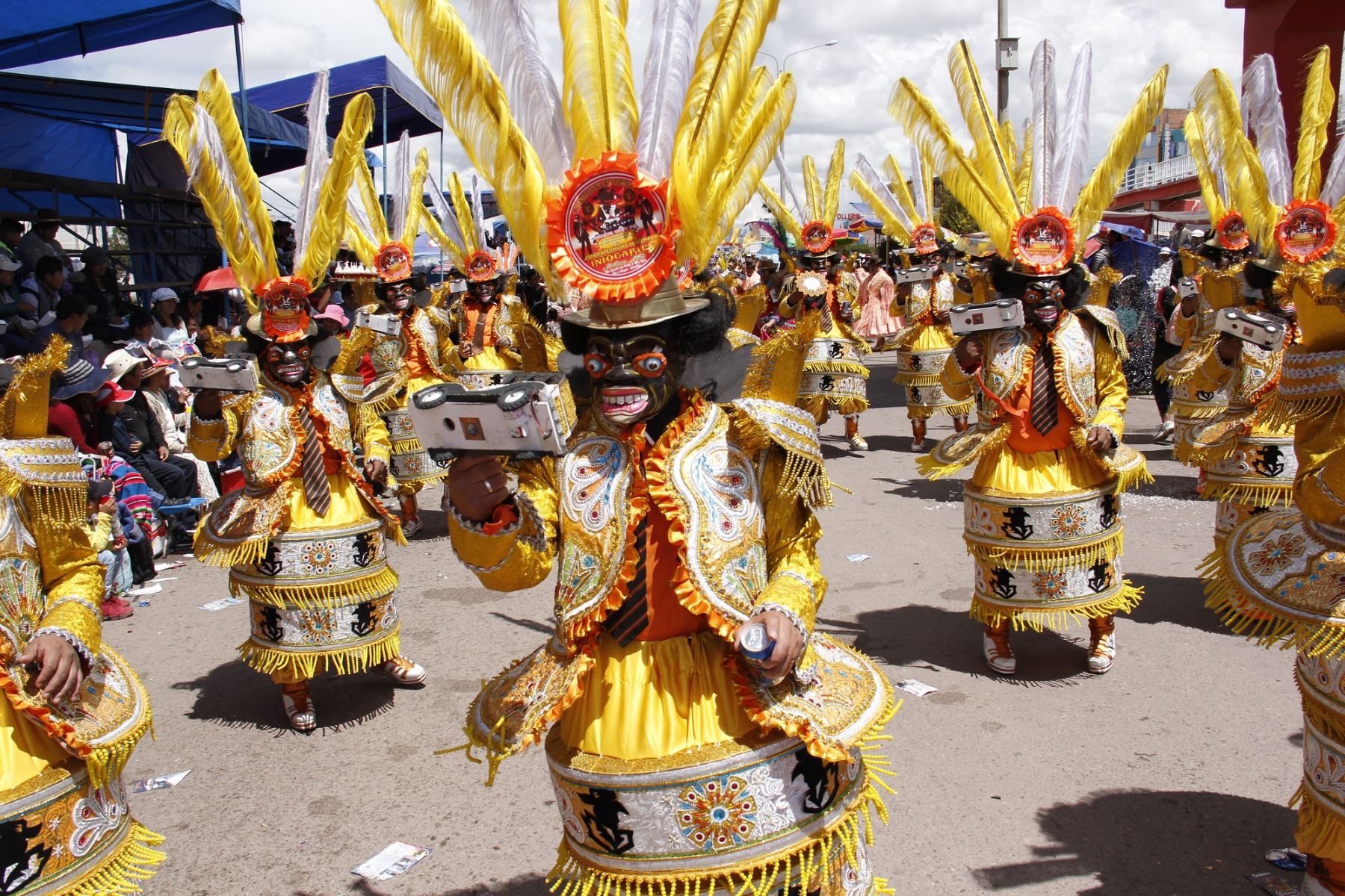 Juliaca despide los carnavales con espectacular parada folclórica. ANDINA