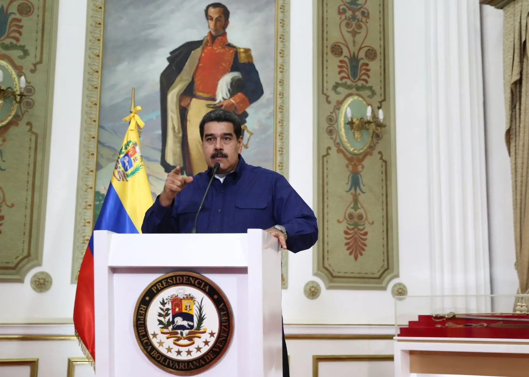 Nicolás Maduro hablando durante una conferencia de prensa en el palacio presidencial de Miraflores, en Caracas. Foto: AFP.