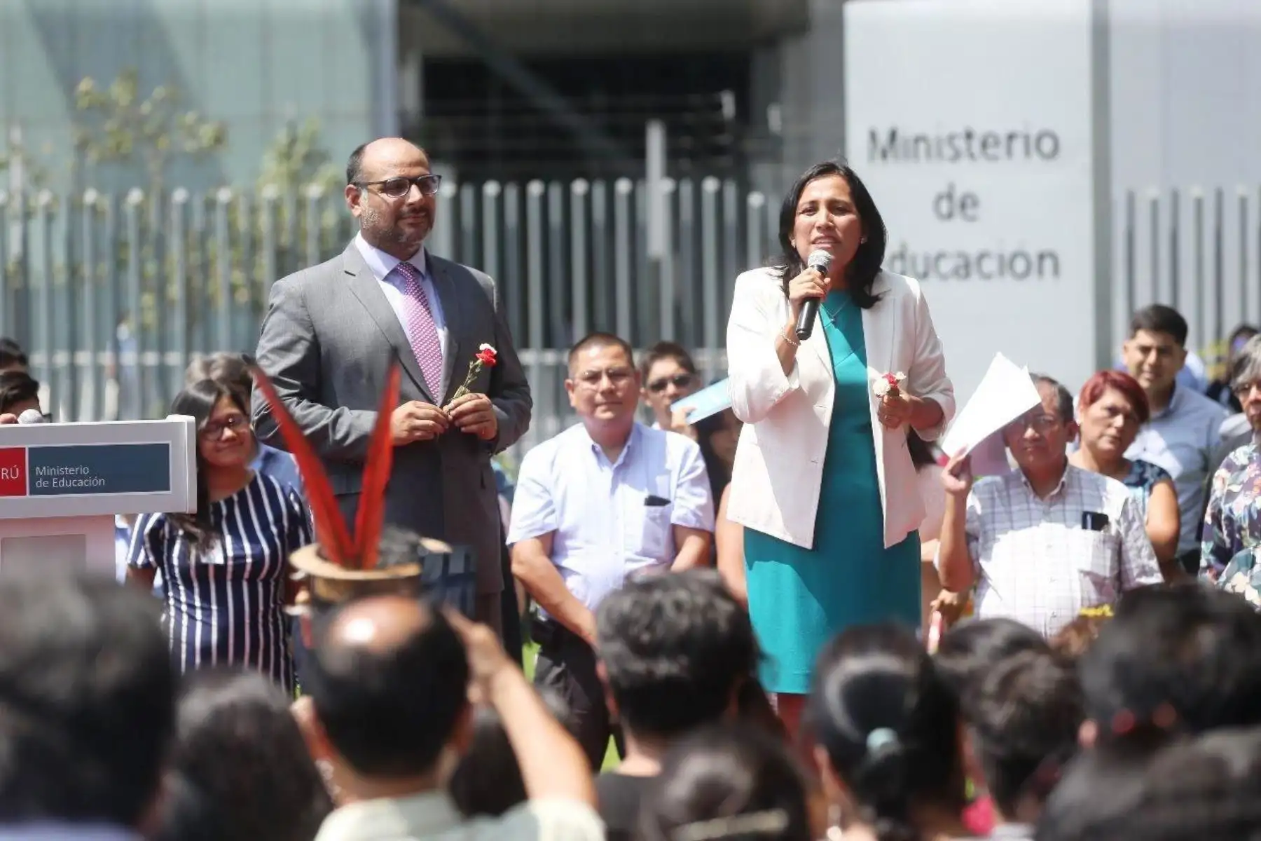 La ministra de Educación, Flor Pablo, junto a su antecesor, Daniel Alfaro. Foto: ANDINA/Difusión.