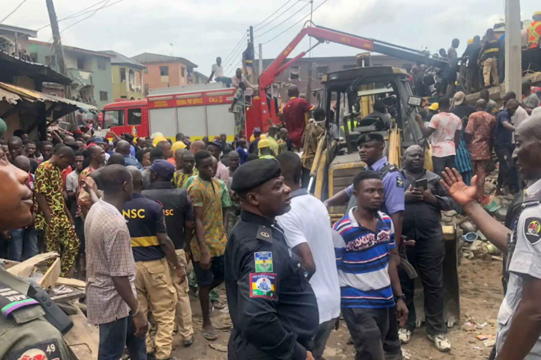 Un edificio de tres plantas que albergaba una escuela de educación primaria se derrumbó en la ciudad nigeriana de Lagos. Foto:The Punch Newspapers