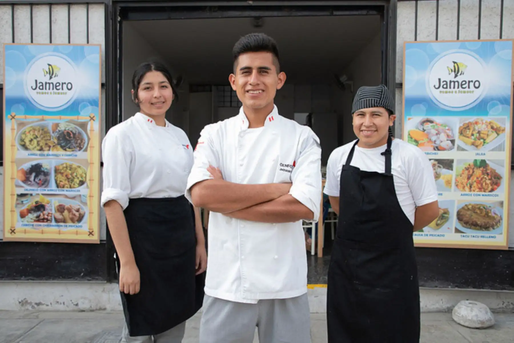 Tiene 22 años, es cocinero gracias a una beca de Pronabec y acaba de abrir su propio restaurante en el distrito de Surquillo. Foto: Pronabec