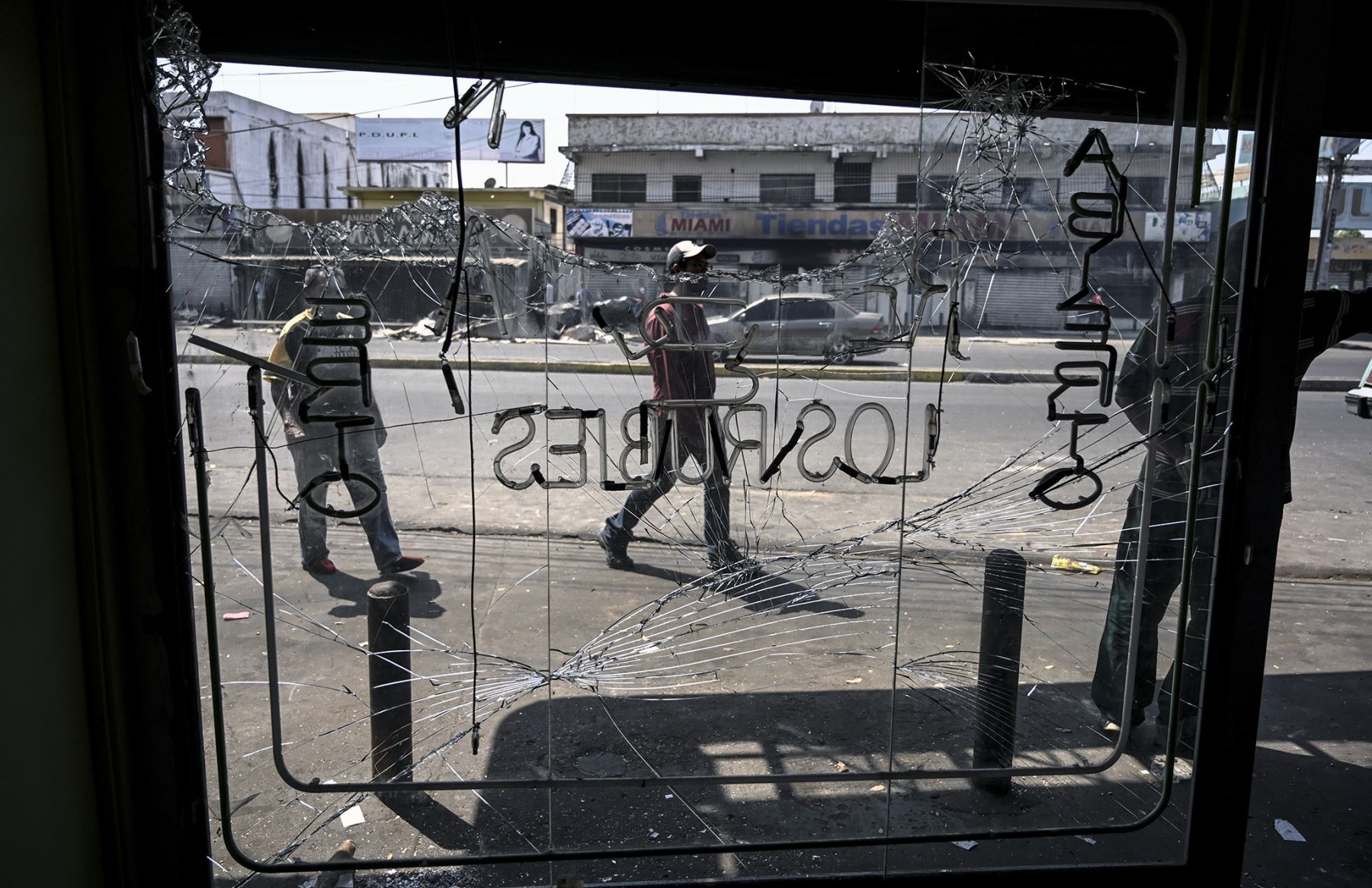 Más de 500 tiendas fueron saqueadas en Venezuela. Foto: AFP