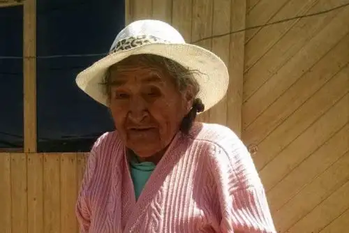 Próxima a cumplir 123 años de edad en mayo próximo, Andrea Gutiérrez Cahuana es natural de Ayacucho y usuaria del Programa Nacional de Asistencia Solidaria Pensión 65, del Ministerio de Desarrollo e Inclusión Social (Midis).