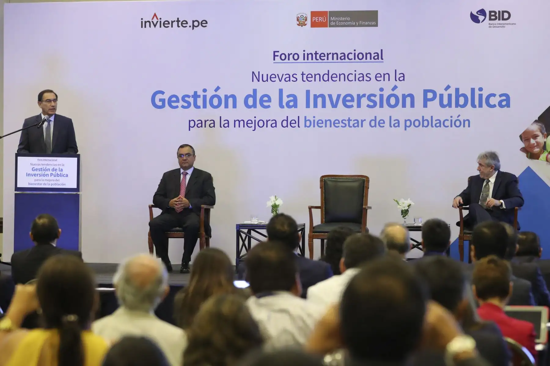 Mandatario inaugura  Seminario Internacional "Nuevas tendencias en la gestión de la inversión pública para la mejora del bienestar de la población". Foto: ANDINA/ Prensa Presidencia/ Andres Valle