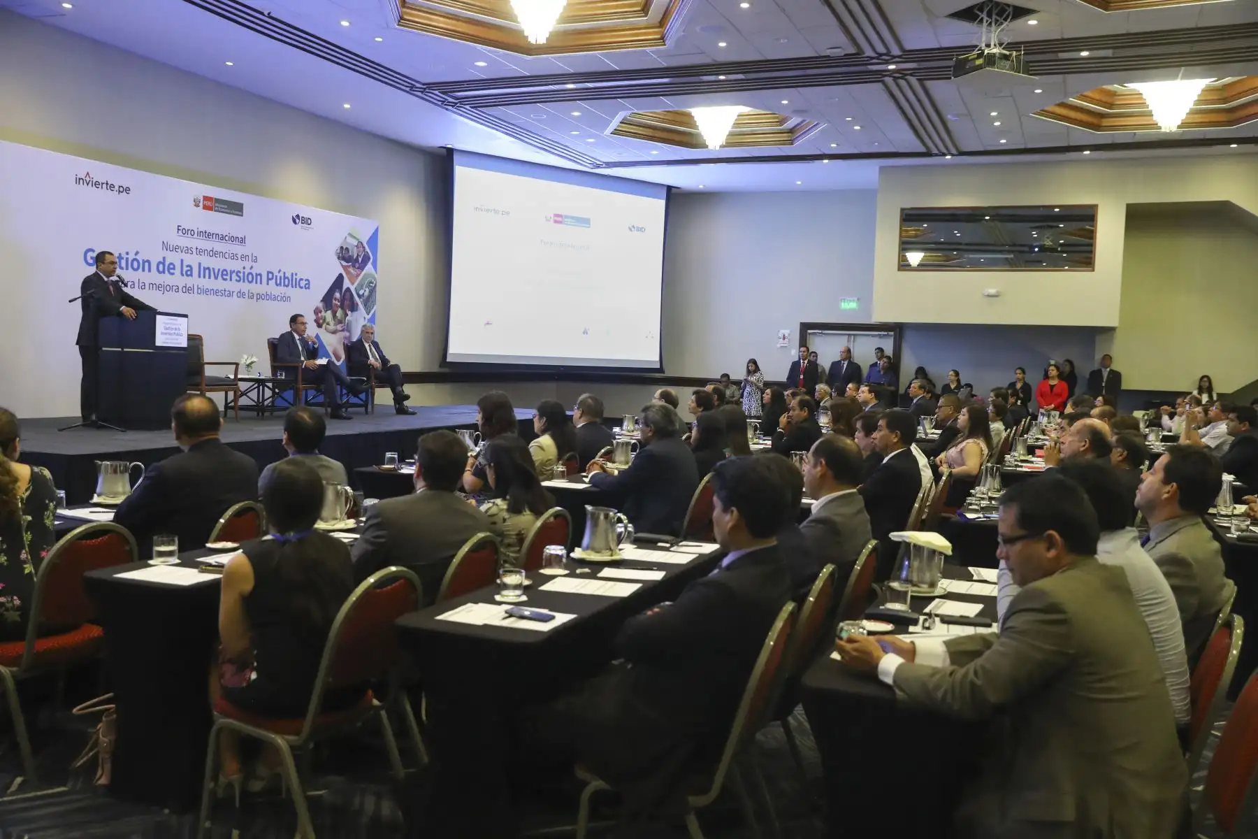 Mandatario inaugura  Seminario Internacional "Nuevas tendencias en la gestión de la inversión pública para la mejora del bienestar de la población". Foto: ANDINA/ Prensa Presidencia/ Andres Valle