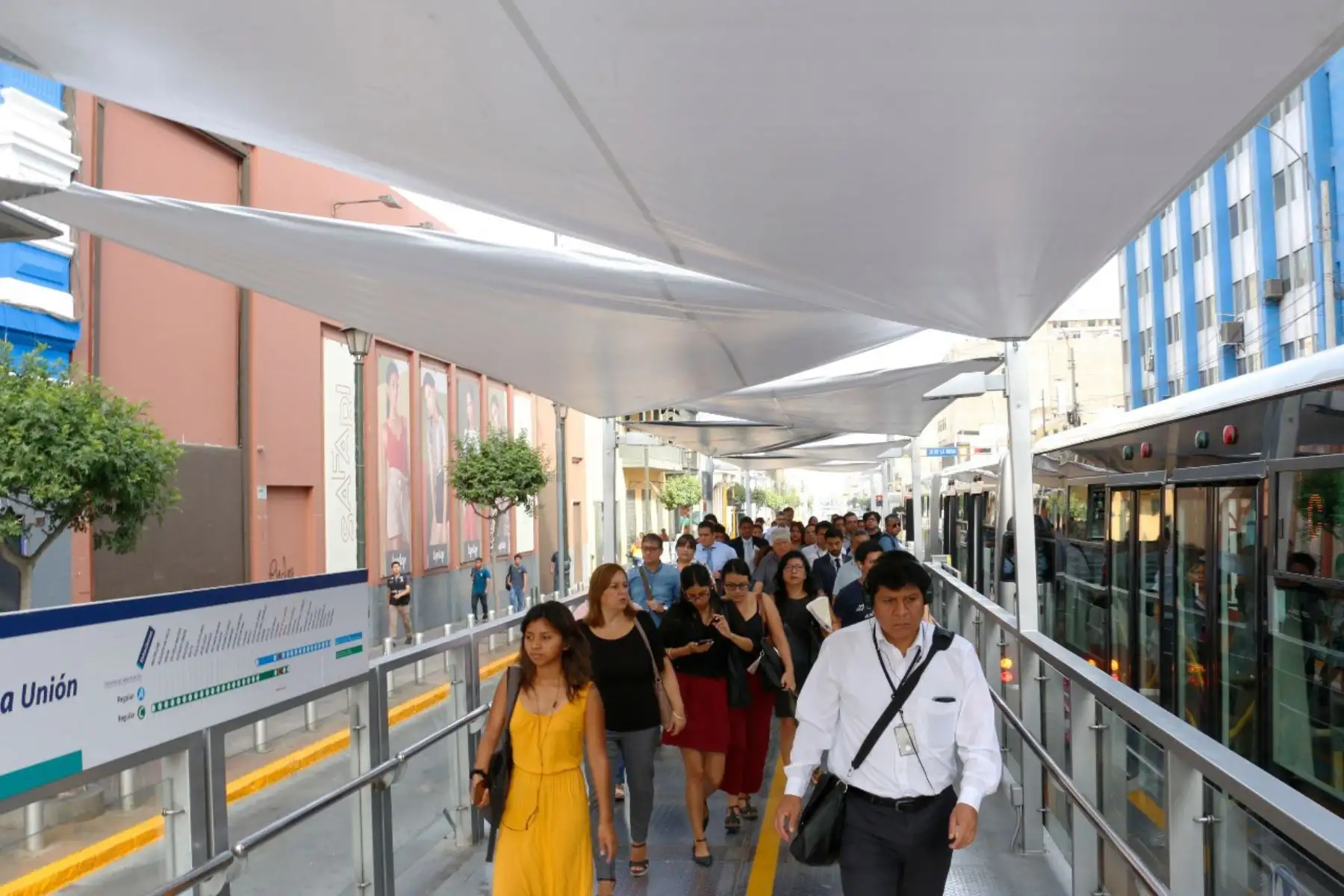 Inician techado con lonas de estaciones de El Metropolitano. Foto: Andina/Difusión