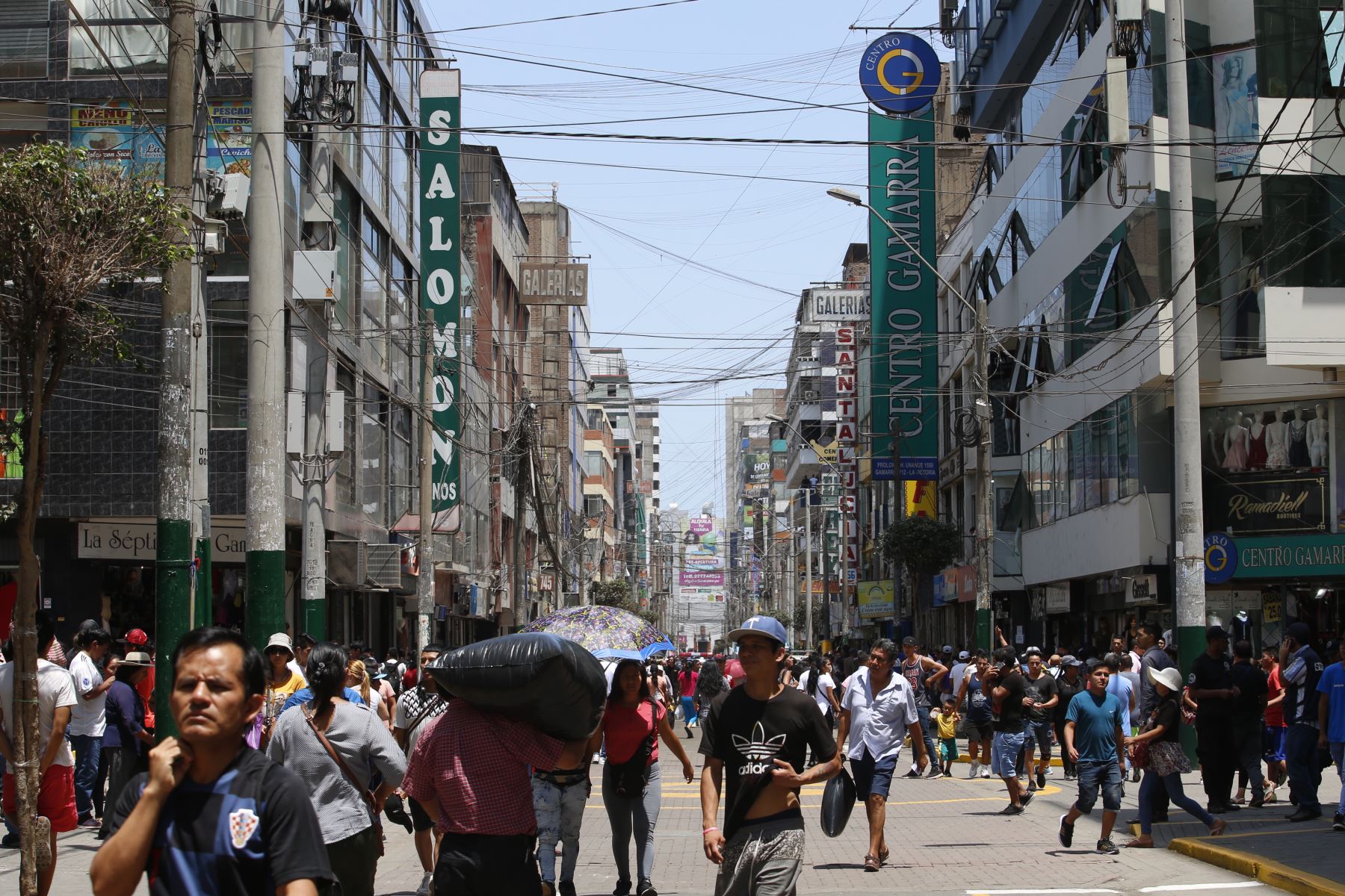 Los consumidores pueden caminar tranquilamente por las calles. Foto: ANDINA/Nathalie Sayago