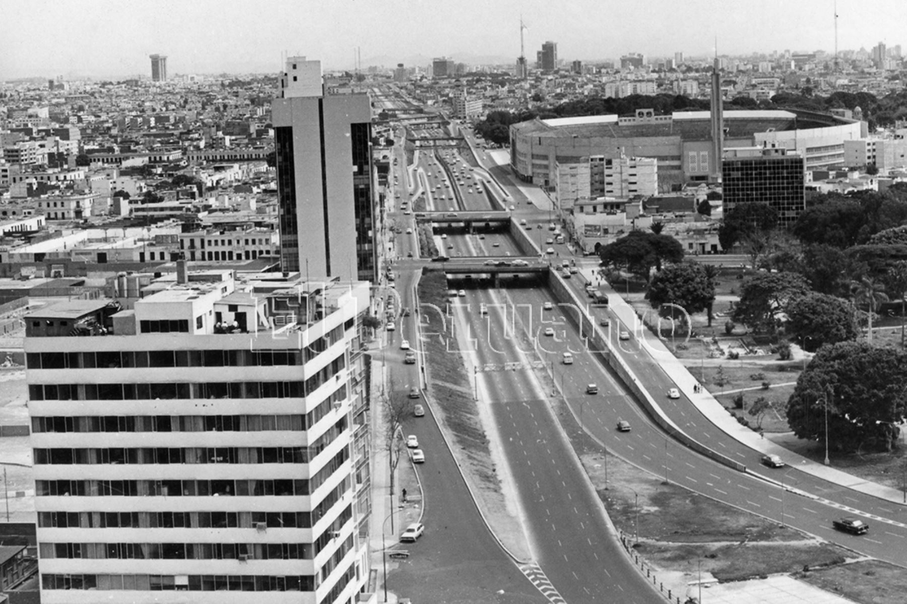 Lima - 4 febrero 1974 / Vista panorámica de la vía expresa del Paseo de la República.  Foto Archivo Histórico de EL PERUANO