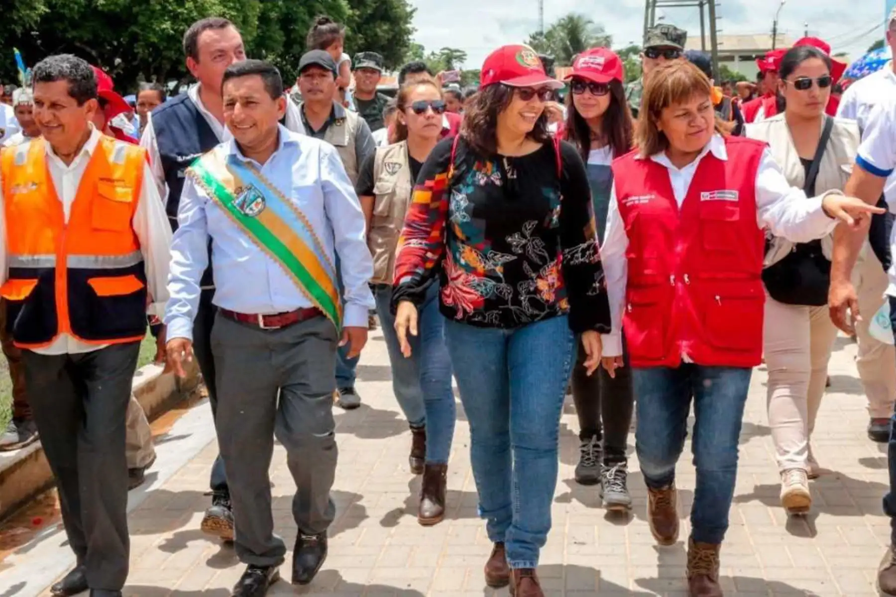 La ministra de Salud, Zulema Tomás Gonzáles, y la Primera Dama de la Nación, Maribel Díaz Cabello, participaron en la Feria Multisectorial realizada como parte de la Campaña “Tú amor es de hierro” que busca combatir la anemia en menores de tres años de edad.