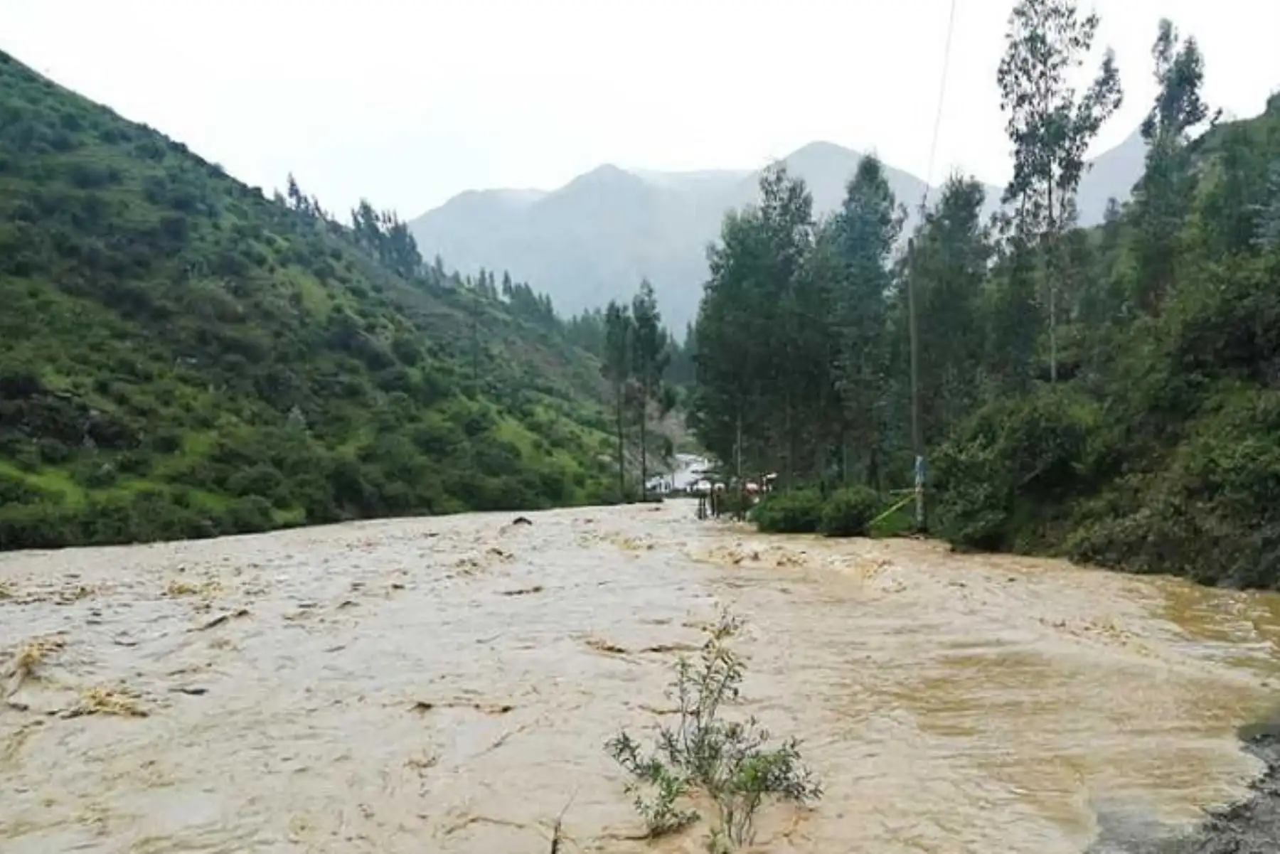 La provincia de Pasco soportó una intensa lluvia que duró más de 14 horas, lo cual ha puesto en vilo a los pobladores de diversos distritos ubicados cerca al río Huallaga.