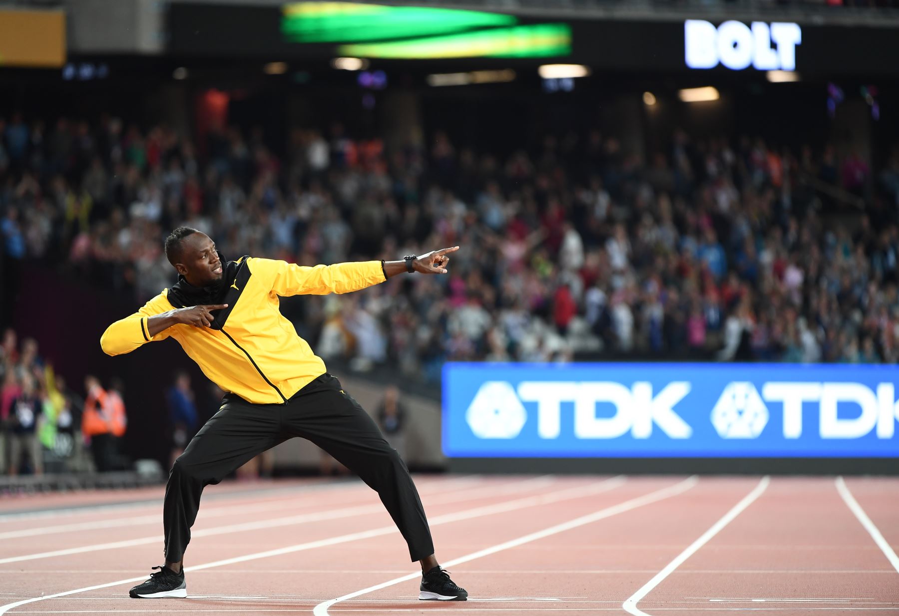 Usain Bolt, de Jamaica participa en una vuelta de honor el último día del Campeonato Mundial de la IAAF 2017, en el London Stadium. Foto: AFP.