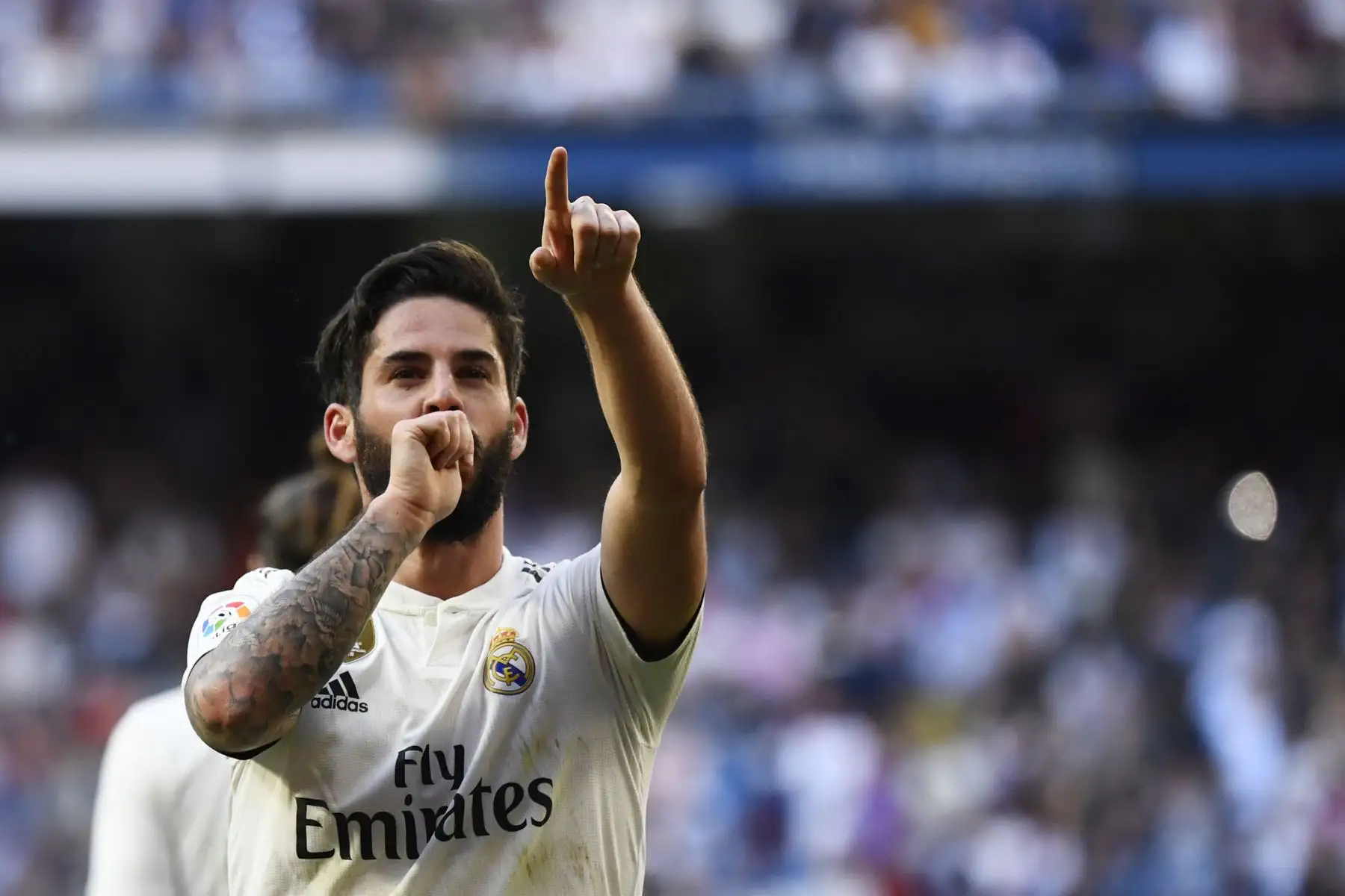 El mediocampista español del Real Madrid, Isco, celebra su gol durante el partido de fútbol de la liga española entre el Real Madrid CF y el RC Celta de Vigo  en Madrid.Foto:AFP