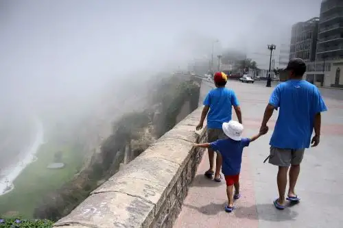A pesar de iniciarse el periodo de bajas de temperatura en el país, durante el otoño continuarán los días soleados y calurosos porque es una estación de tránsito entre el verano y el invierno, indicó meteoróloga del Senamhi Kris Correa. Foto: ANDINA/archivo.