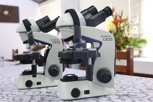 Como parte de las acciones del Plan Malaria Cero, el viceministro de Salud Pública del Ministerio de Salud (Minsa), Neptalí Santillán Ruíz, entregó 150 microscopios de alta gama a la Dirección Regional de Salud (Diresa) de Loreto con el propósito de fortalecer la capacidad del diagnóstico de malaria en los establecimientos de salud y en comunidades nativas. ANDINA/Difusión