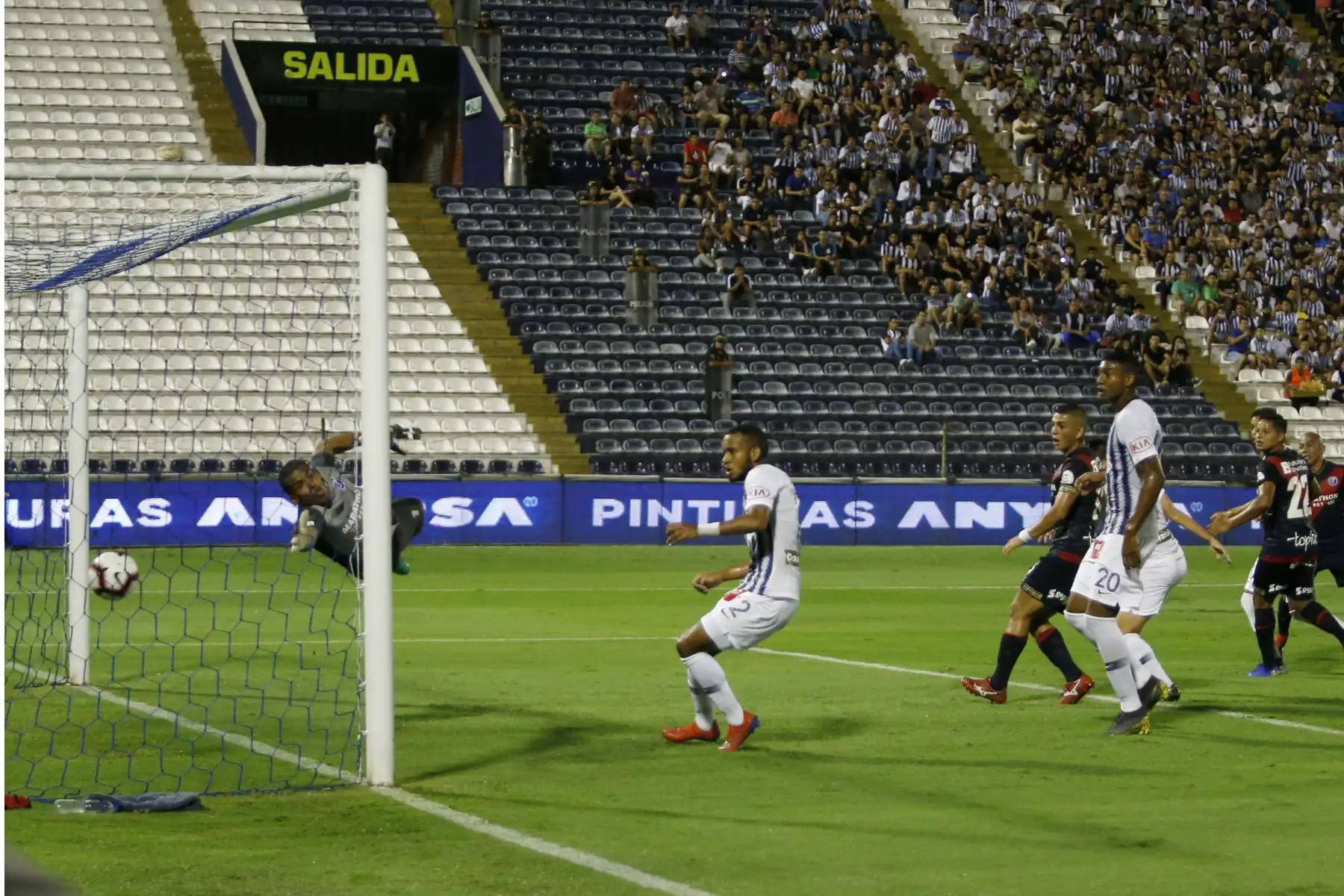 Alianza empata 2 - 2 con Deportivo Municipal en Matute. Foto: ANDINA/Nathalie Sayago