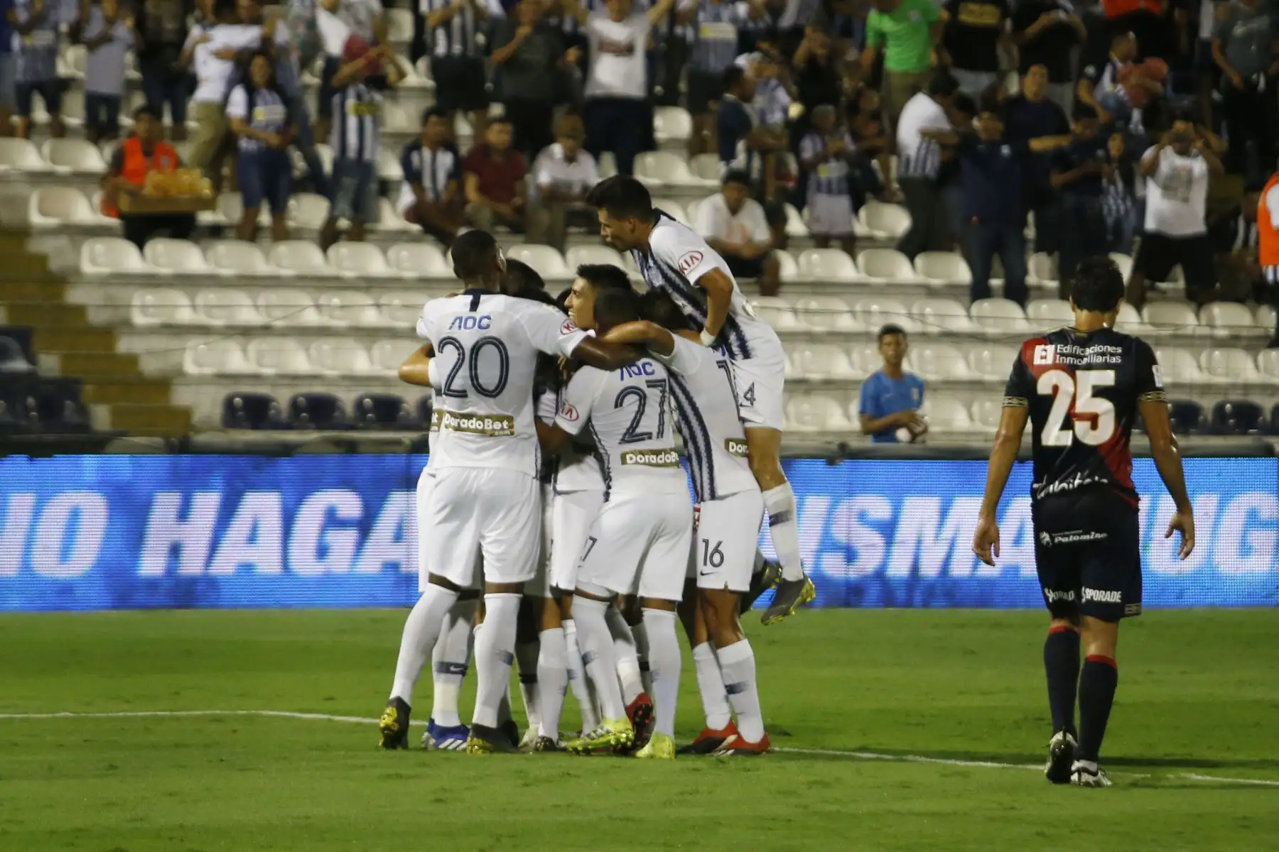 Alianza empata 2 - 2 con Deportivo Municipal en Matute. Foto: ANDINA/Nathalie Sayago