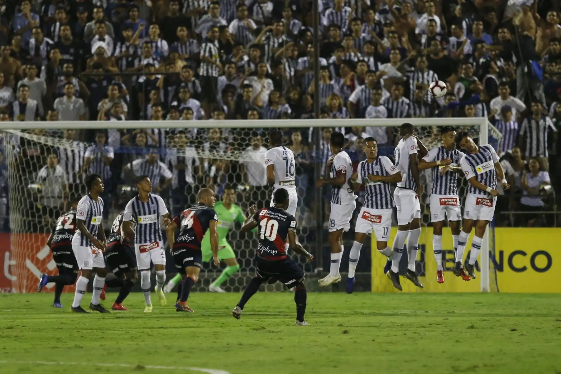 Alianza empata 2 - 2 con Deportivo Municipal en Matute. Foto: ANDINA/Nathalie Sayago