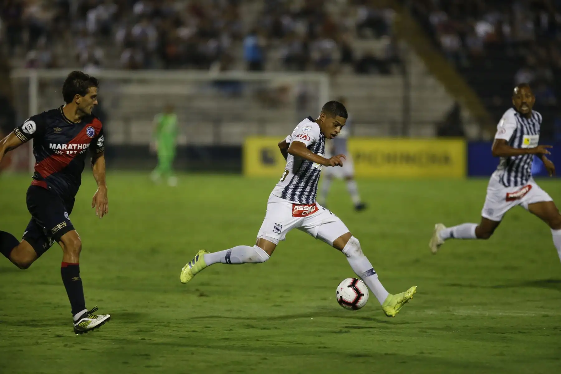 Alianza empata 2 - 2 con Deportivo Municipal en Matute. Foto: ANDINA/Nathalie Sayago