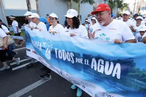Caminata "Todos por el agua". Foto: Twitter