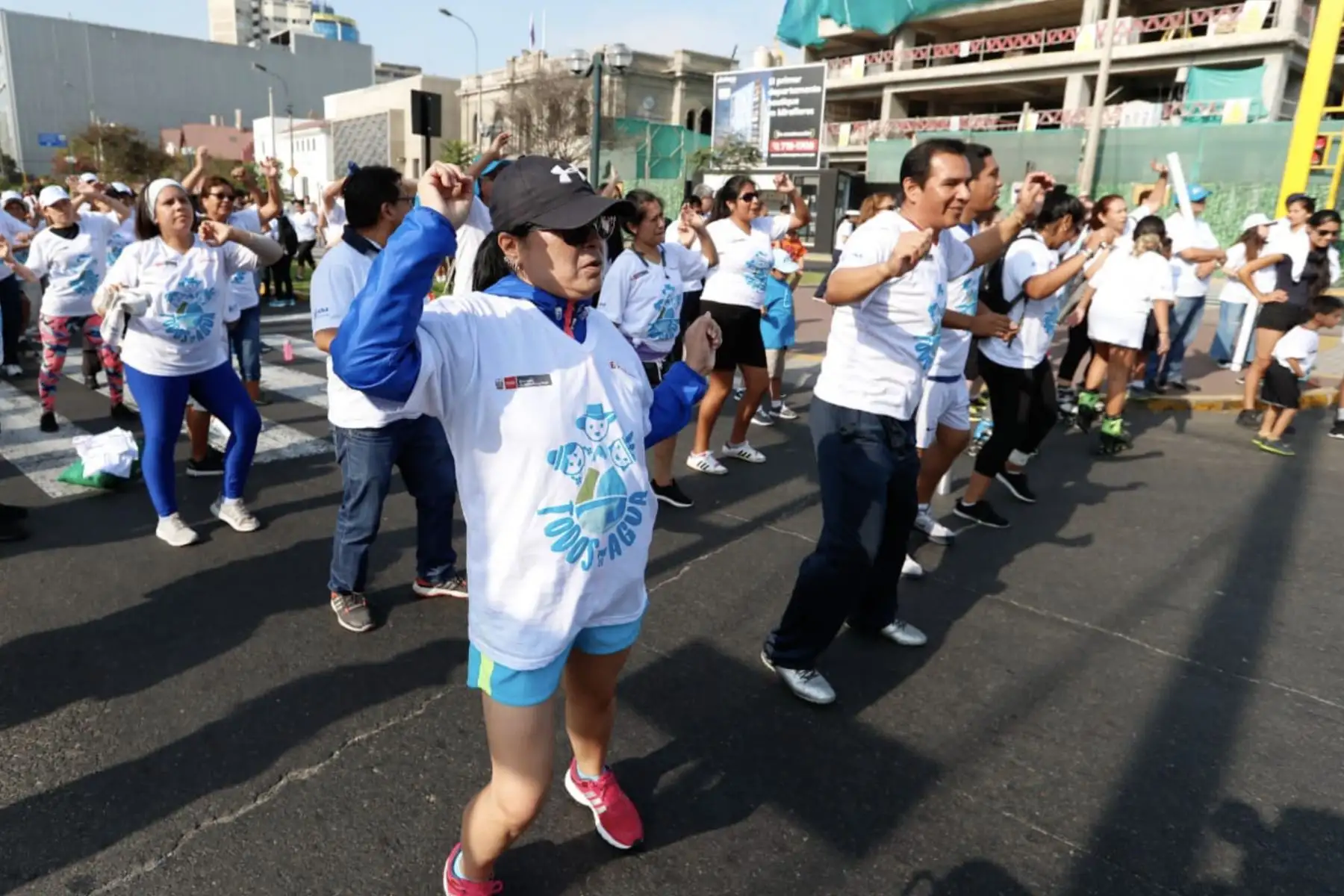 Ciudadanos  participan en la Caminata por el Día Mundial del Agua.Foto: TwitterFoto: Twitter