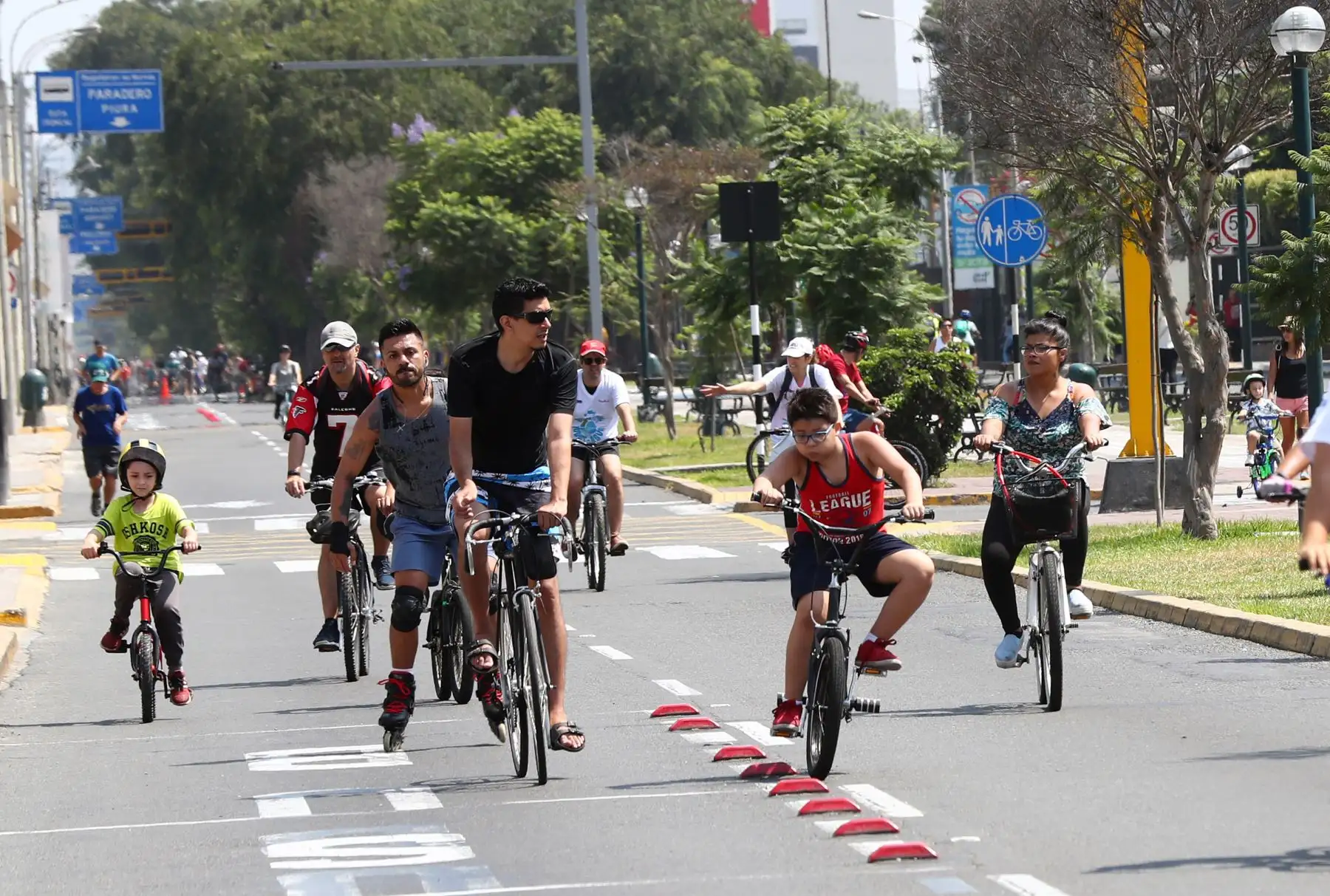 Bicleteada en la av Arequipa  Foto: ANDINA/Norman Córdova