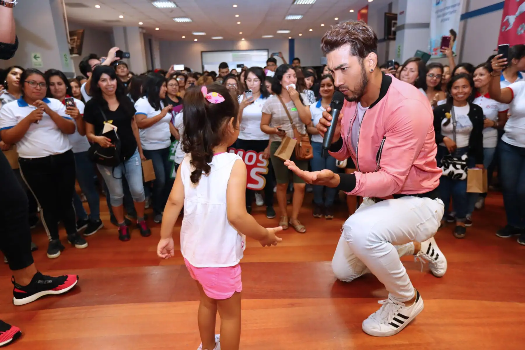 Con un fin de fiesta, el Programa de Voluntariado de Lima 2019 cierra el proceso de capacitaciones presenciales dirigido a más de 20 mil personas de Lima y provincias.
. Foto: ANDINA/Norman Córdova