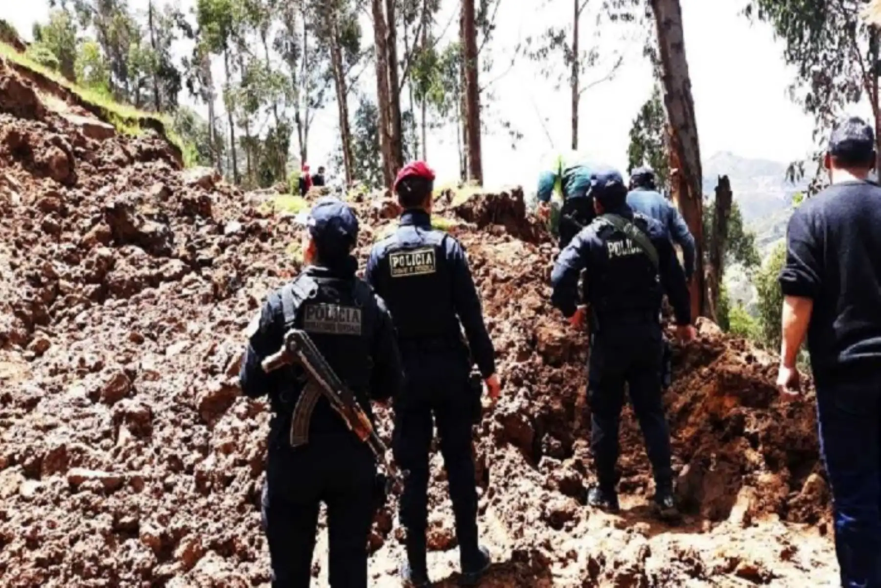 Los huaicos y desbordes que se registran en Pasco, a consecuencia de las intensas lluvias, cobran su primera víctima en esta región, informó la Policía local.