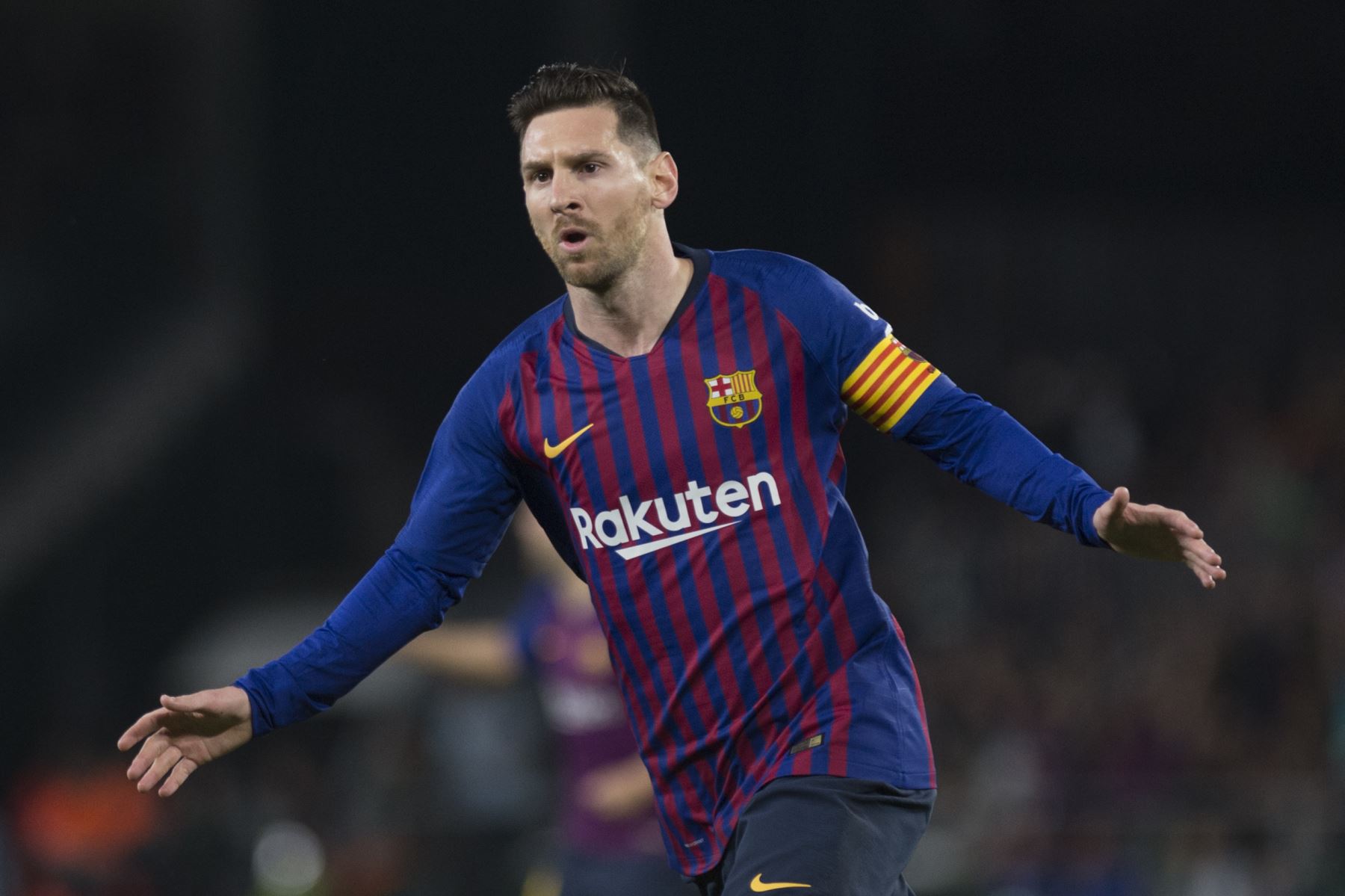 El delantero argentino de Barcelona Lionel Messi celebra el gol de apertura durante el partido de fútbol de la liga española entre el Real Betis y el FC Barcelona.Foto:AFP