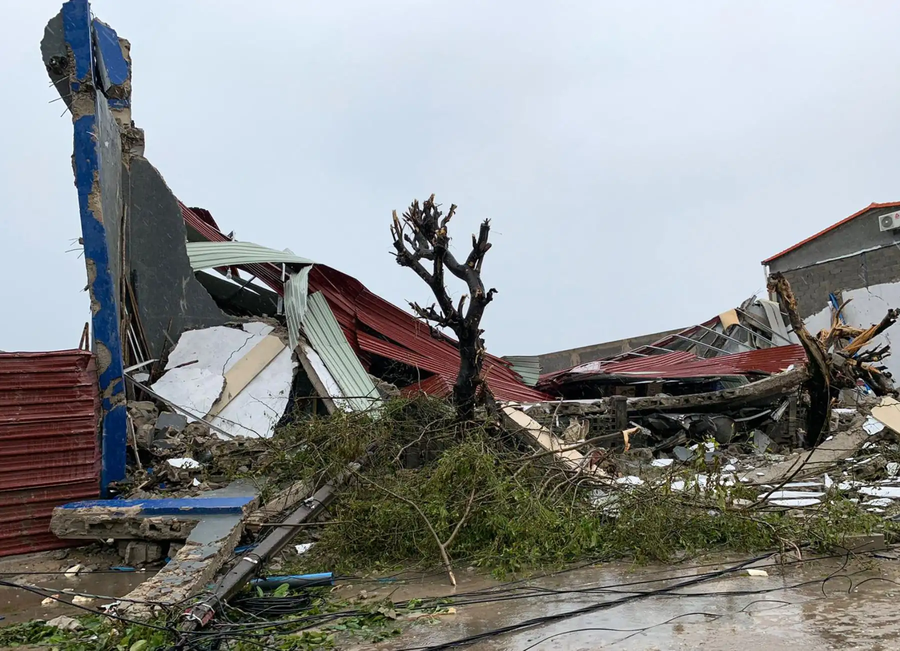 Los fuertes vientos y las lluvias torrenciales han provocado daños en las zonas montañosas de Zimbabwe y Mozambique, donde se encuentran la mayoría de los afectados. Foto: AFP