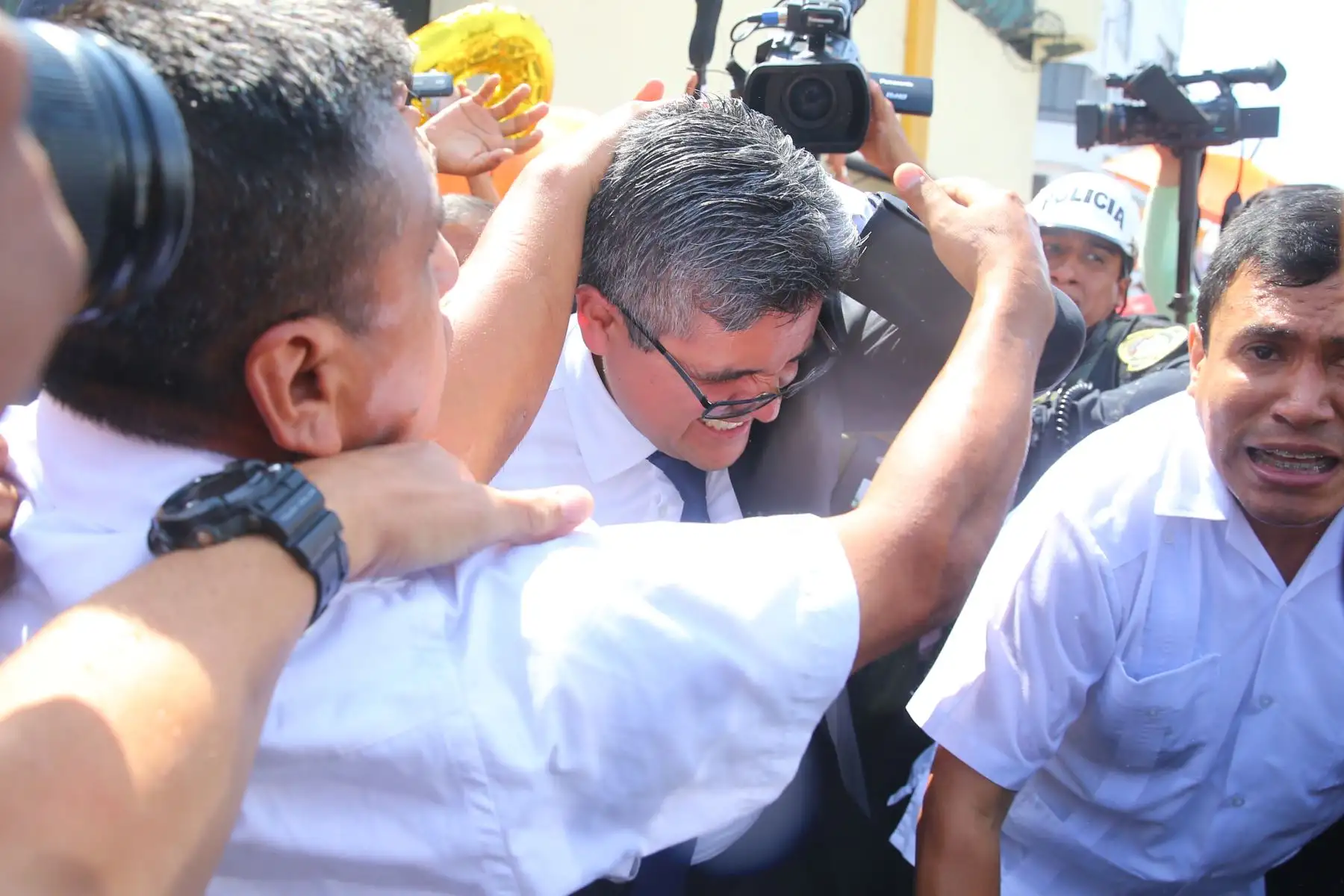Fujimoristas agreden a fiscal José Domingo Pérez. Foto: ANDINA/ Vidal Tarqui
