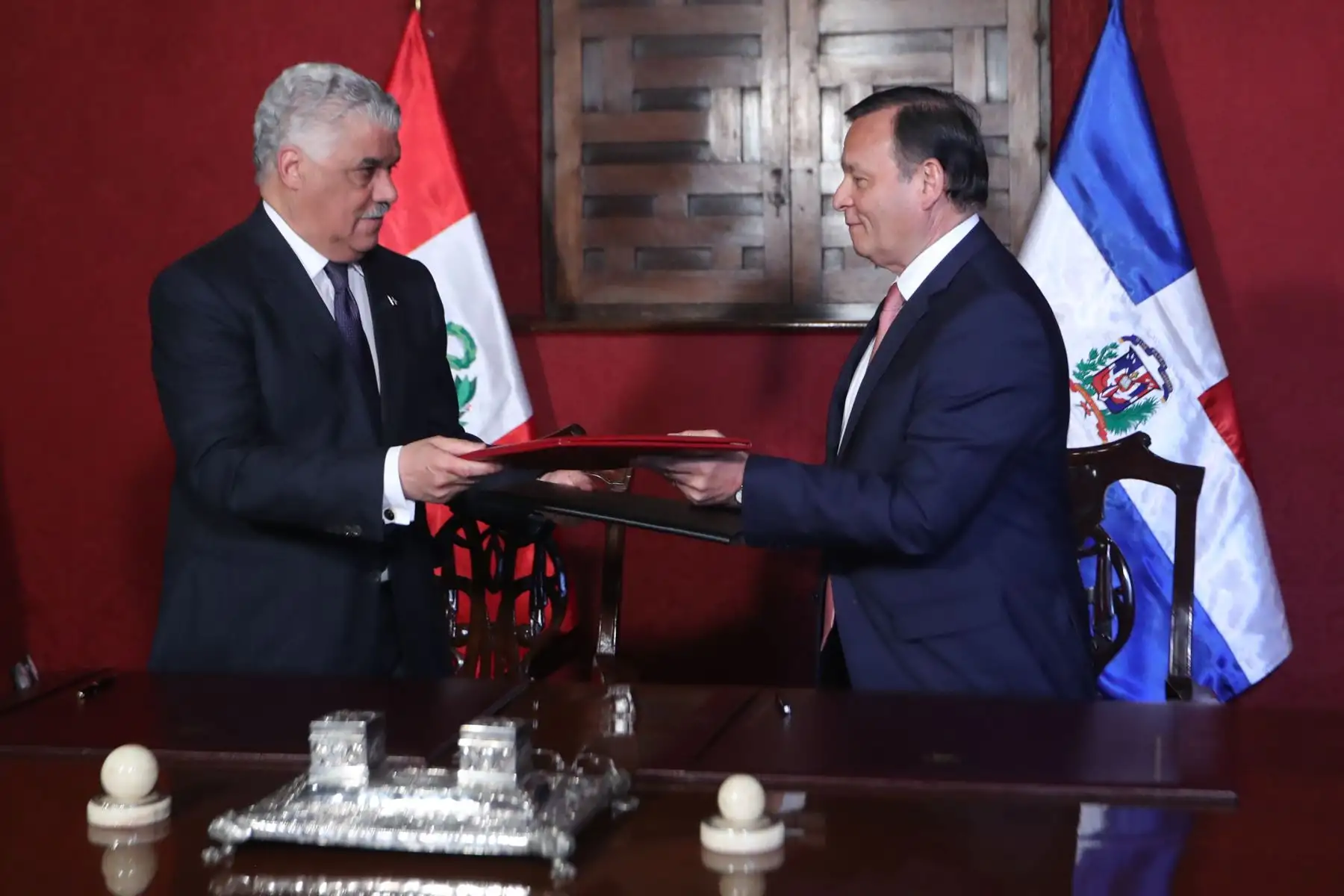 Los Cancilleres de Perú y República Dominicana, suscriben importantes acuerdos en materia de extradición, servicios aéreos y de cooperación en gestión de riesgo de desastres. Foto: ANDINA/Melina Mejía