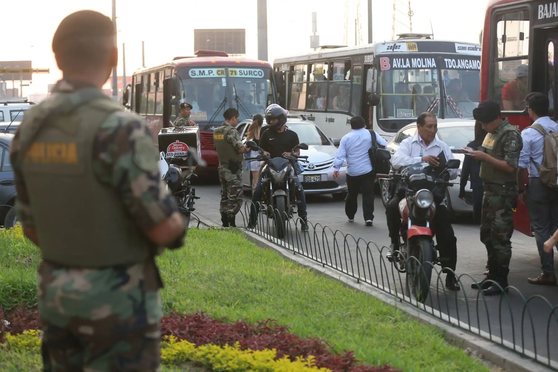Megaoperativo policial en el CC de Chacarilla en Surco. PNP realizo  intervención  a motos lineales y vehículos de alta gama, en el marco de mas seguridad para la población .Foto: ANDINA/Jhony Laurente