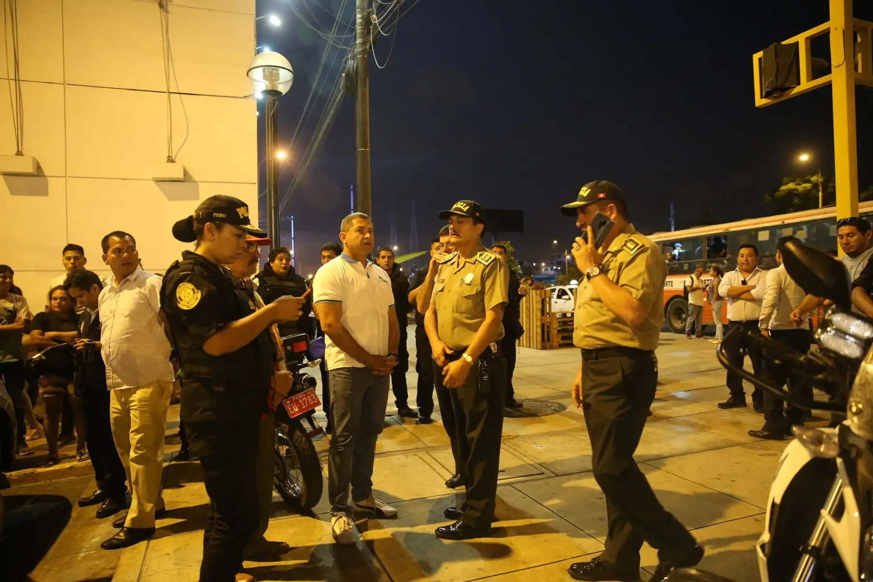 Megaoperativo policial en el CC de Chacarilla en Surco. PNP realizo  intervención  a motos lineales y vehículos de alta gama, en el marco de mas seguridad para la población .Foto: ANDINA/Jhony Laurente