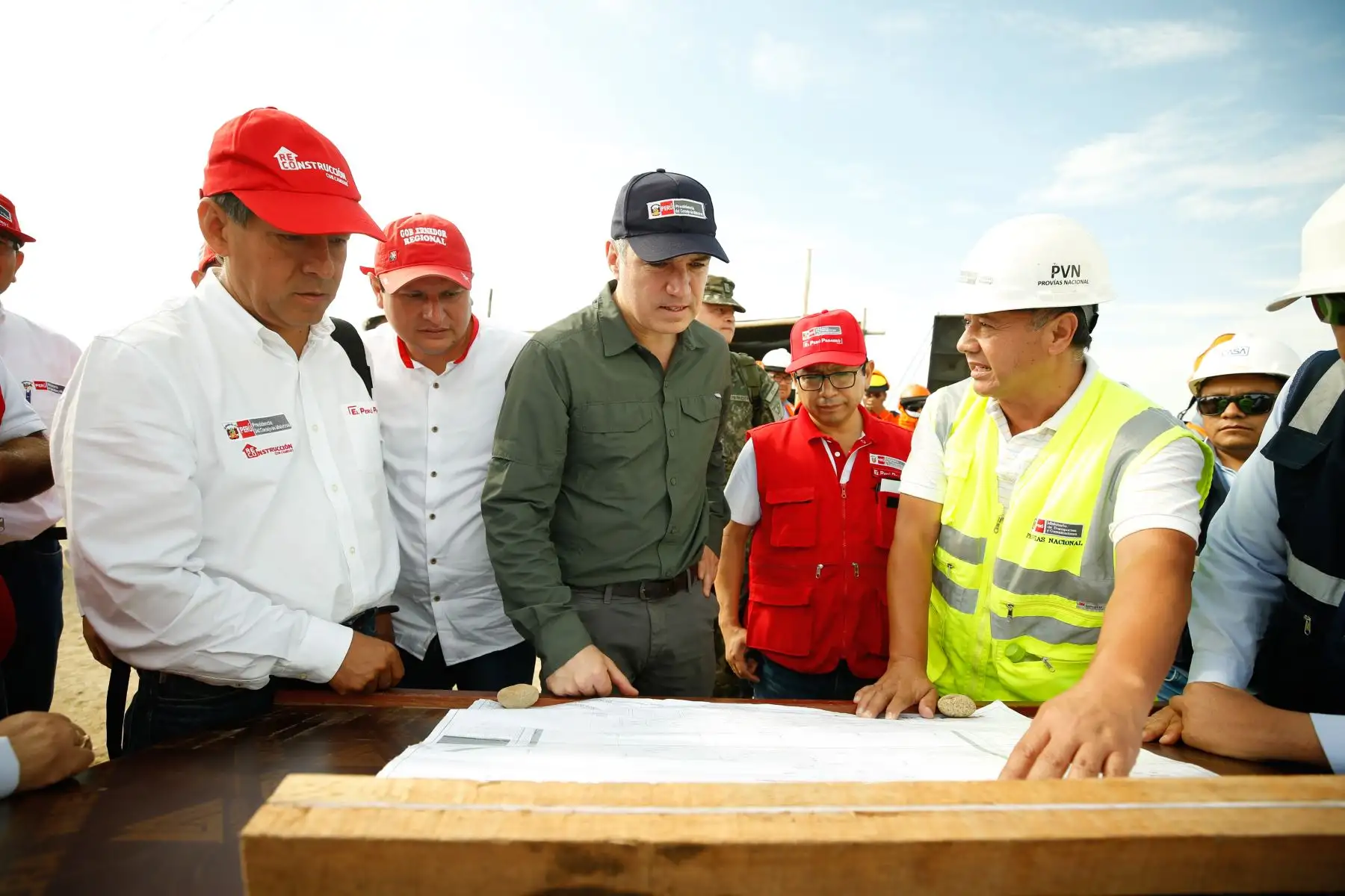 El jefe del Gabinete Ministerial Salvador del Solar, y el titular del MTC, Edmer Trujillo, supervisaron avance de obras de prevención y reconstrucción en Piura.