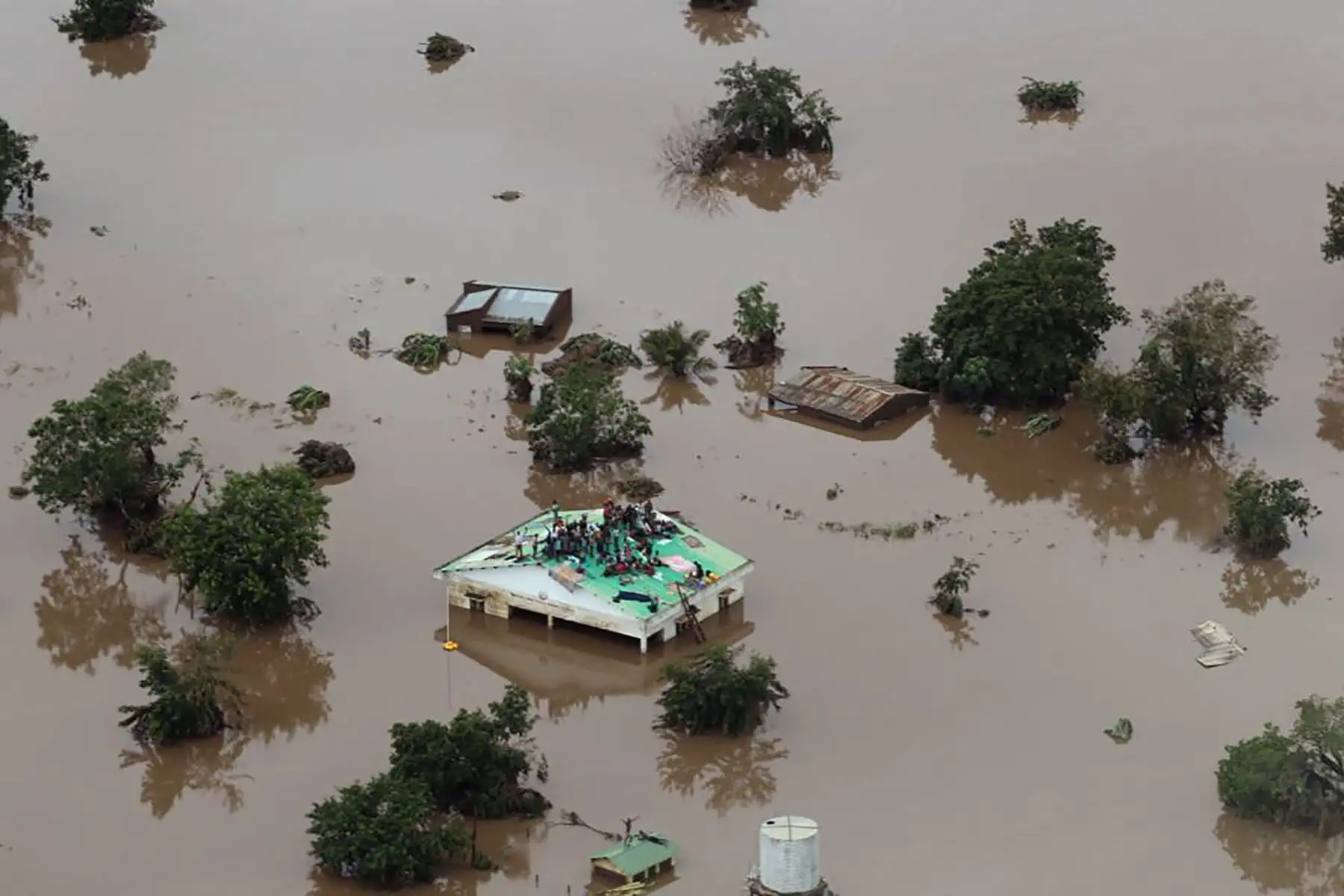 Las Inundaciones causadas por el ciclón Idai en Mozambique y Zimbabwe causo la muerte de 162 personas. Foto: AFP