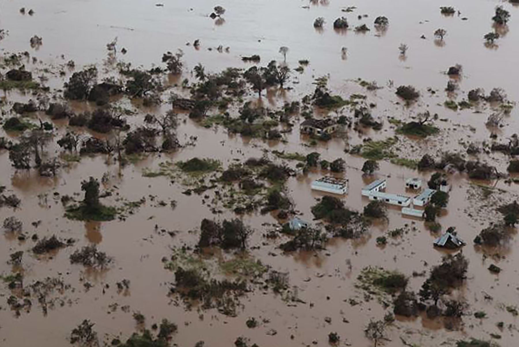 Las Inundaciones causadas por el ciclón Idai en Mozambique y Zimbabwe causo la muerte de 162 personas. Foto: AFP
