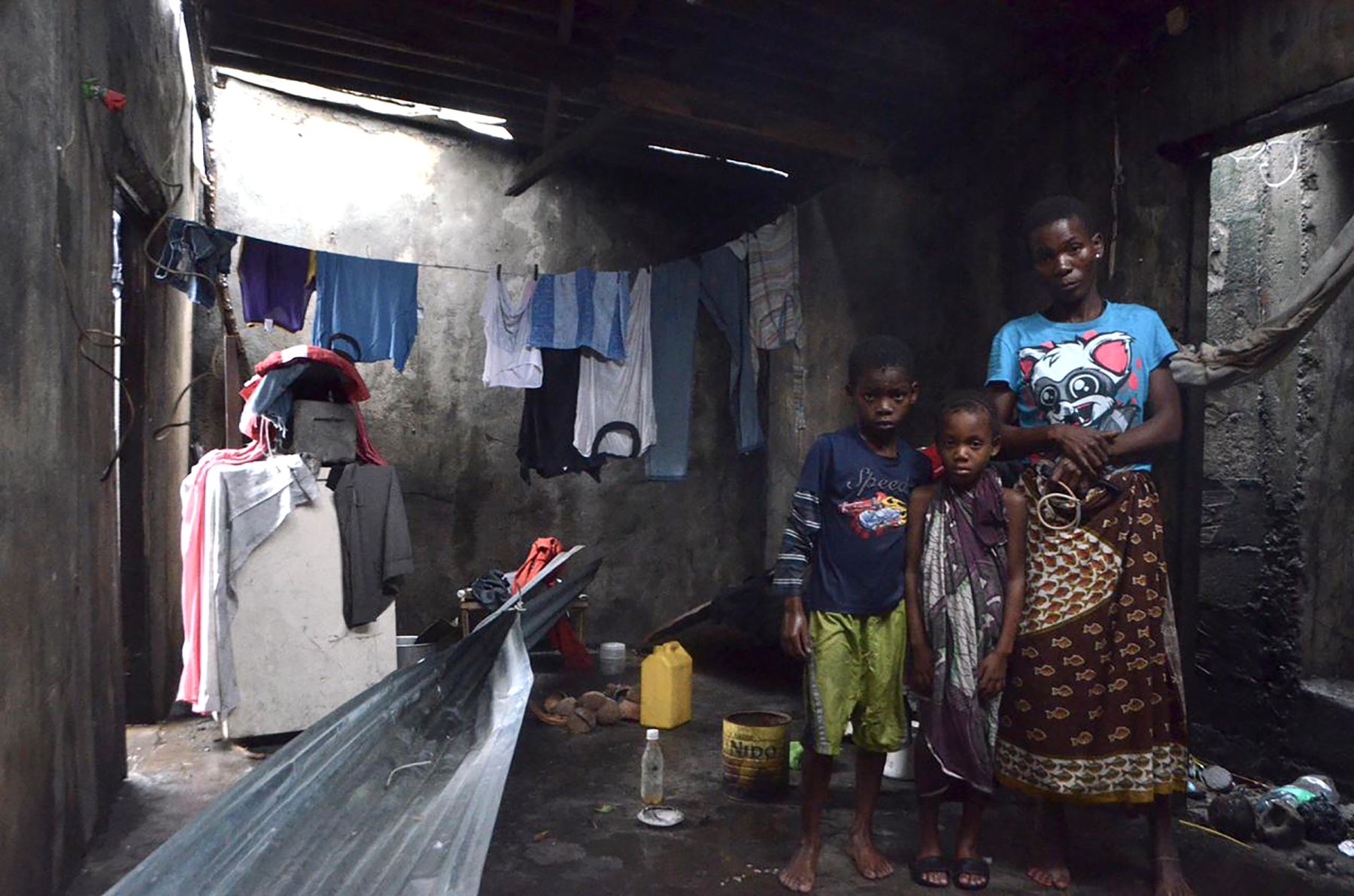 Familia desplazada de Beira. Foto: AFP
