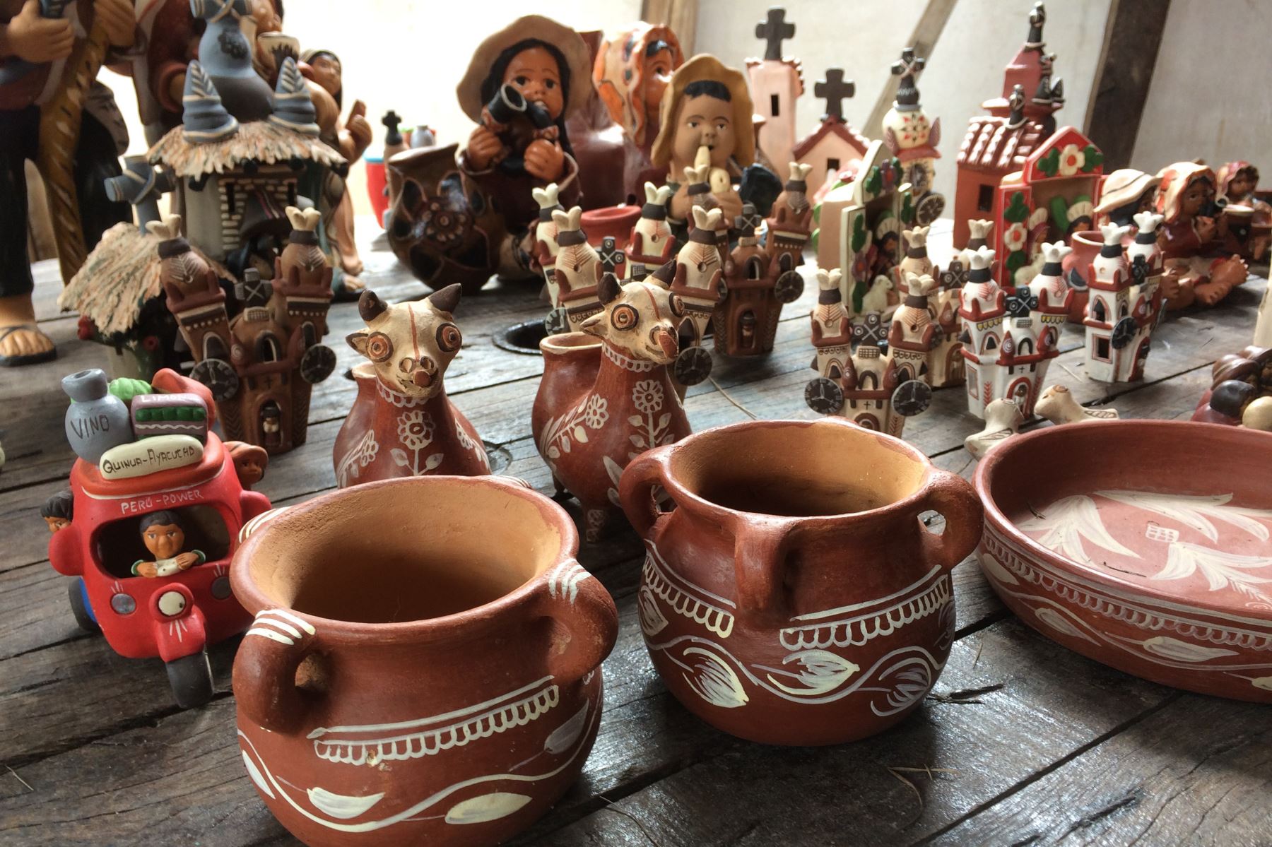 El Ministerio de Cultura declaró Patrimonio Cultural de la Nación a los conocimientos, saberes y prácticas relacionadas a la elaboración de la cerámica tradicional de Quinua, en el distrito del mismo nombre de la provincia de Huamanga, departamento de Ayacucho.