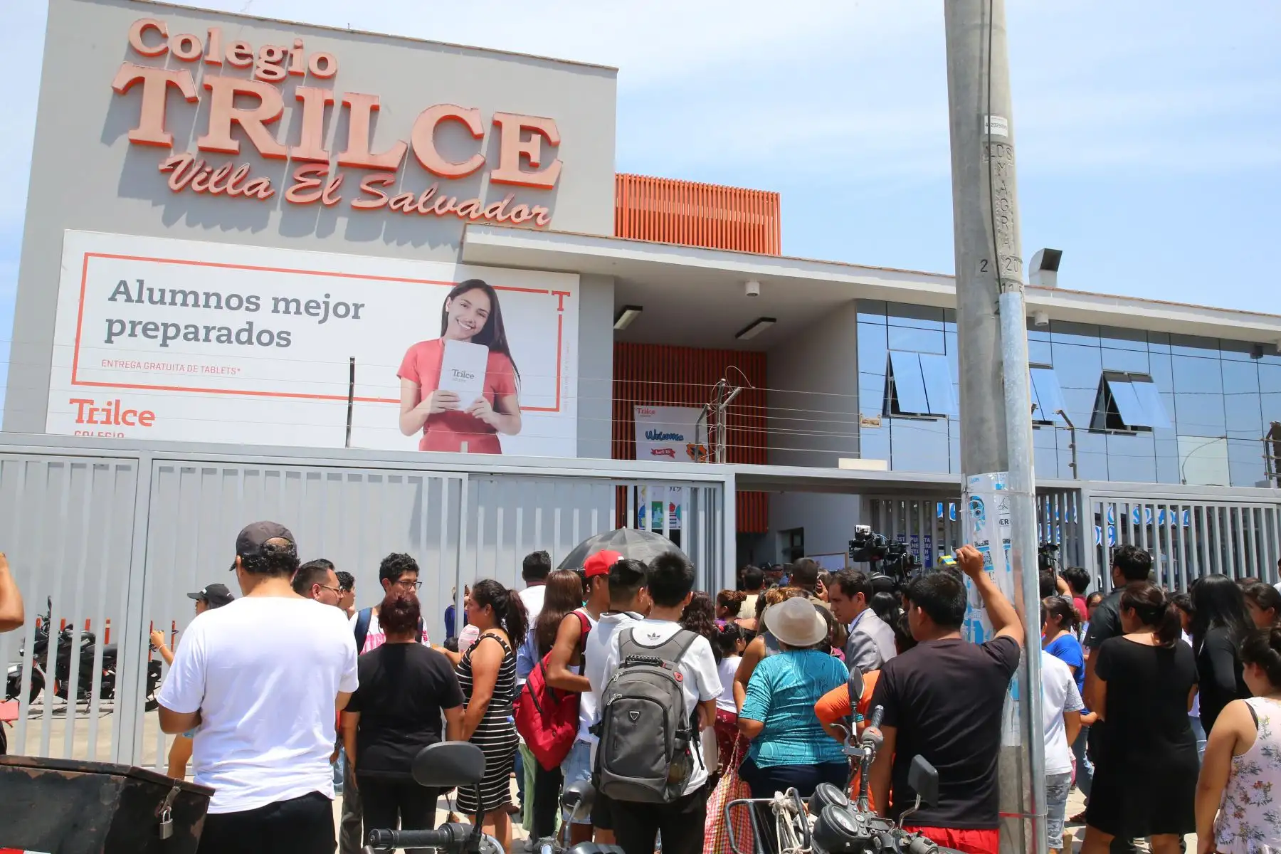 Villa El Salvador: un escolar muerto y otro herido por disparos en colegio. Foto: ANDINA/ Vidal Tarqui Villa El Salvador: un escolar muerto y otro herido por disparos en colegio. Foto: ANDINA/ Vidal Tarqui